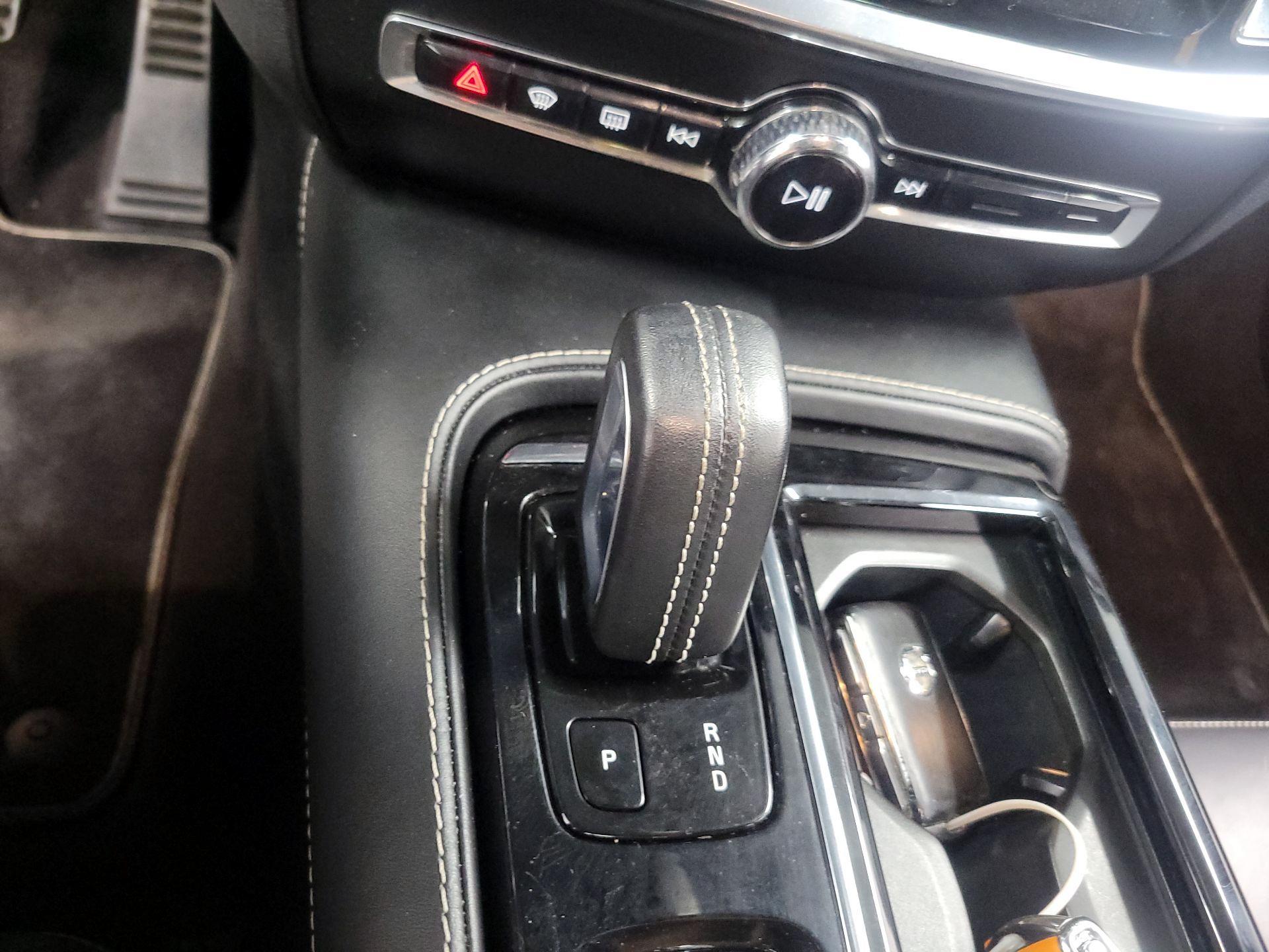 Thumbnail: 2021 Volvo V60 - 16