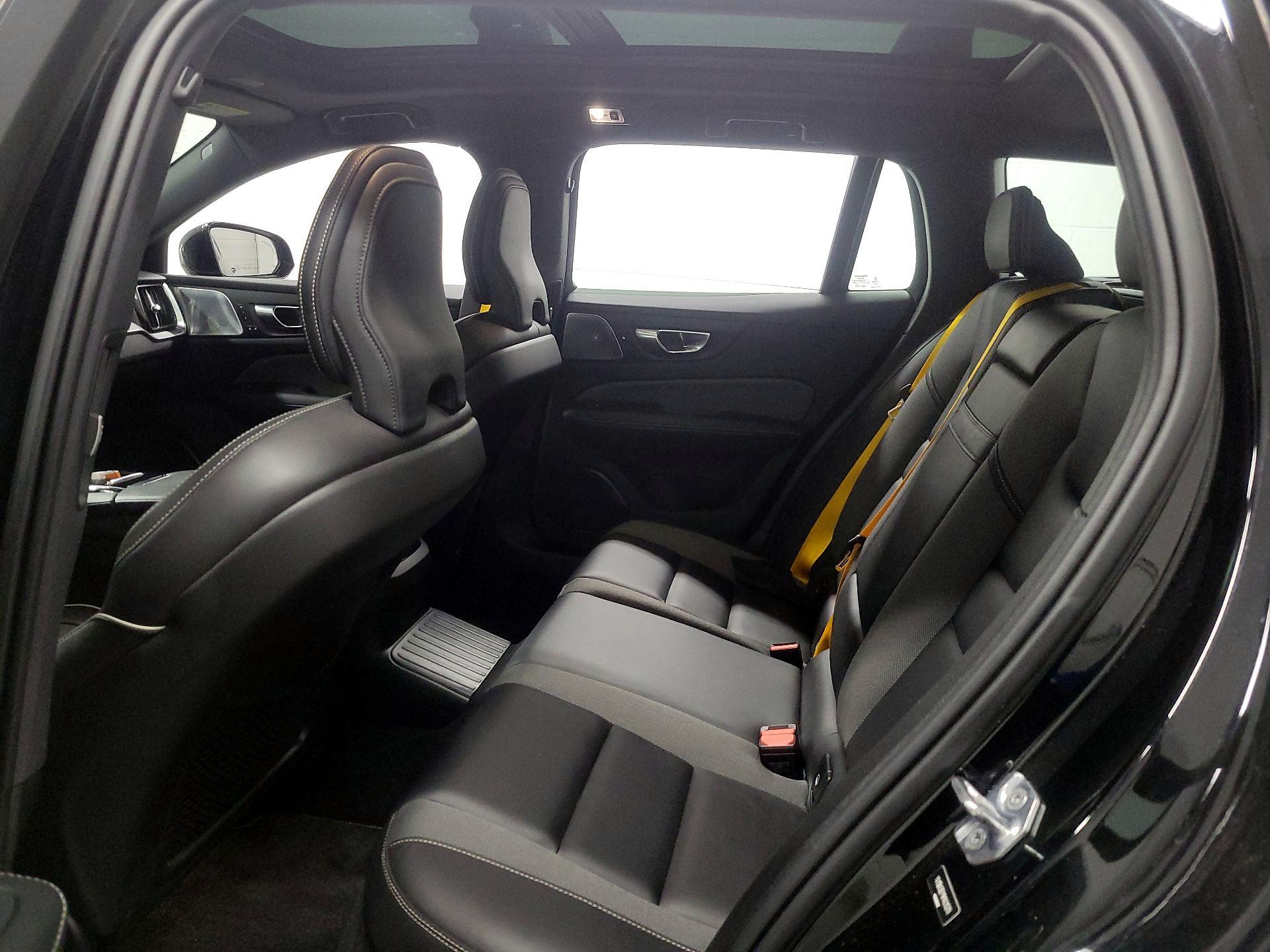 Thumbnail: 2021 Volvo V60 - 17