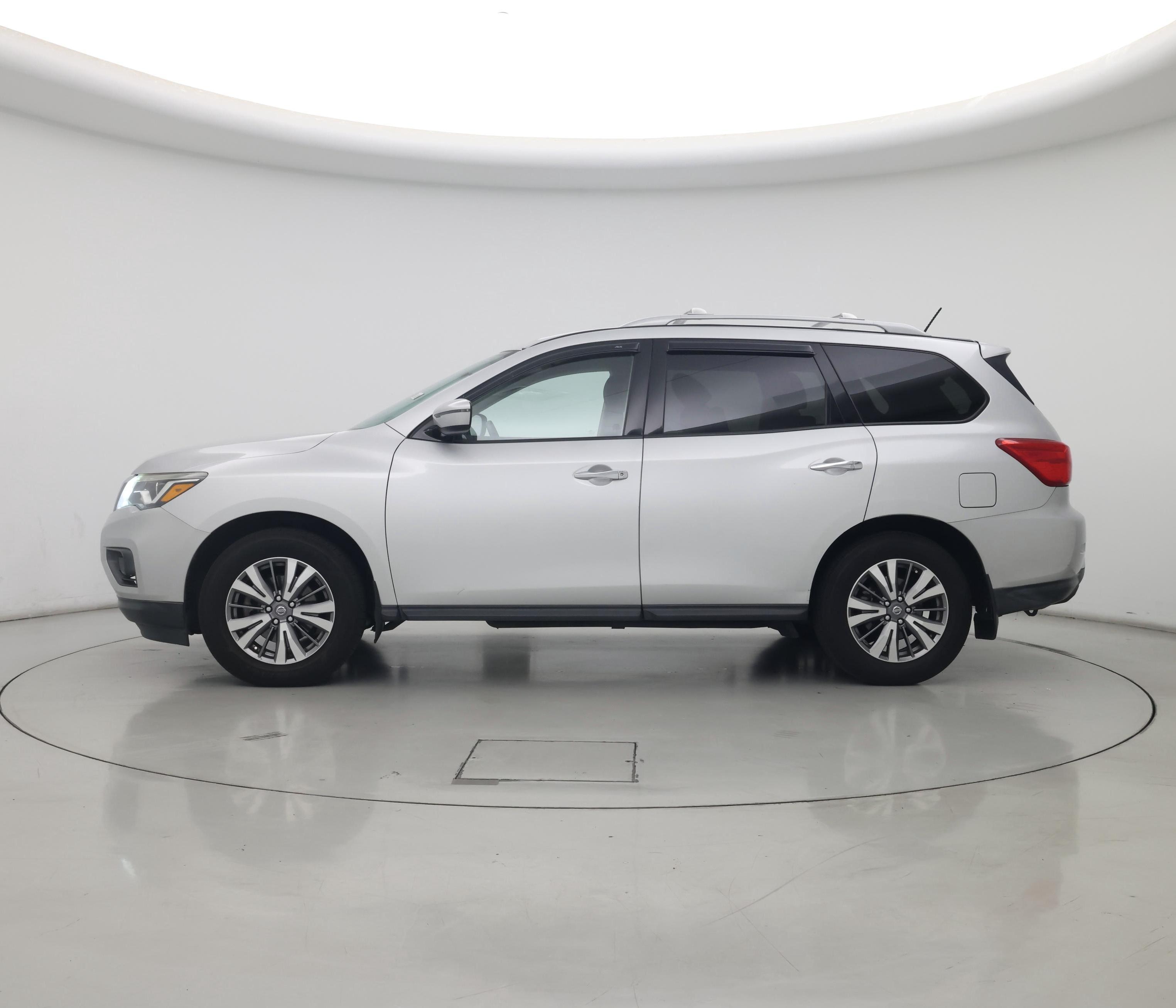 Thumbnail: 2018 Nissan Pathfinder - 3