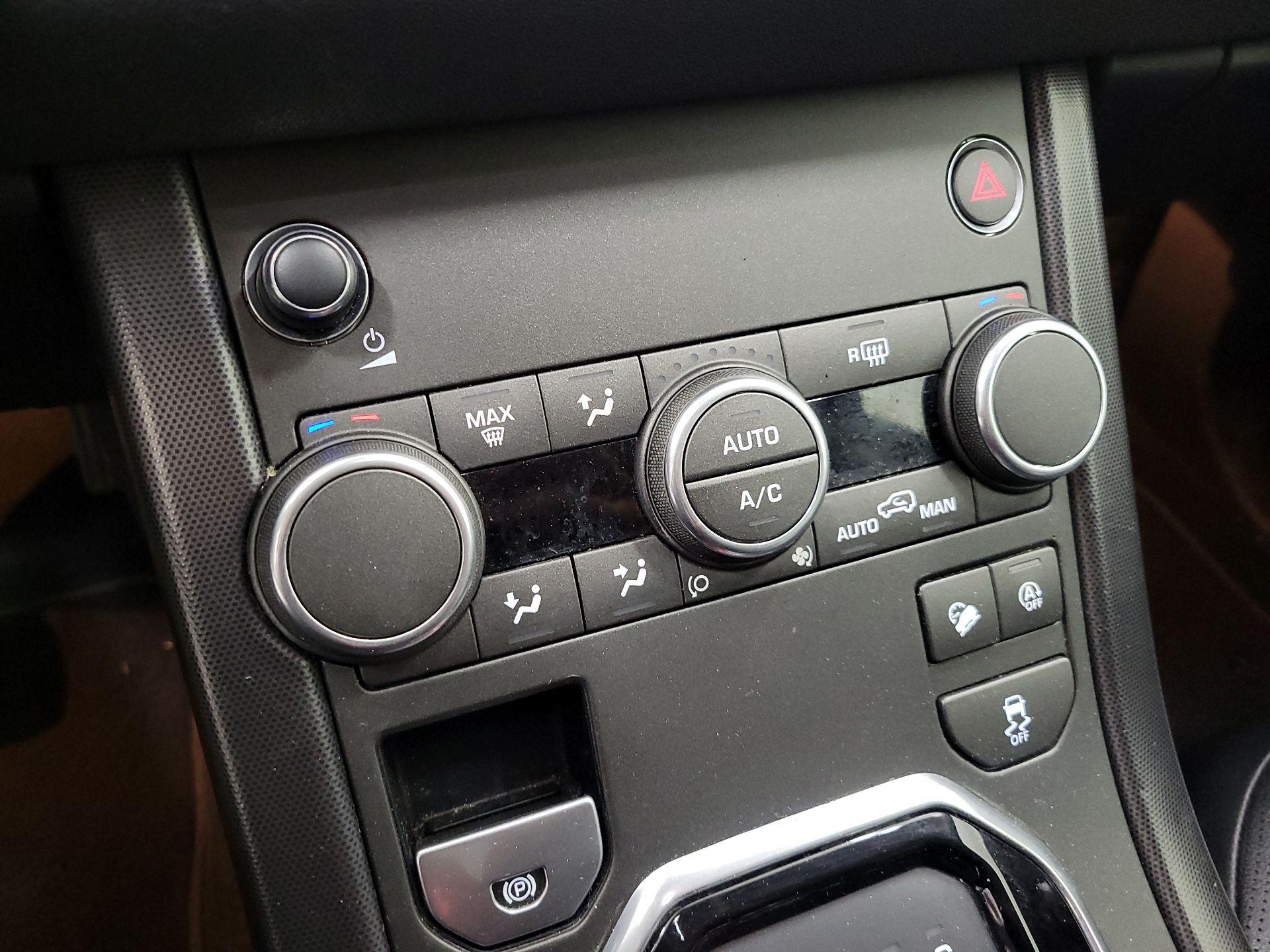 Thumbnail: 2019 Land Rover Range Rover Evoque - 16