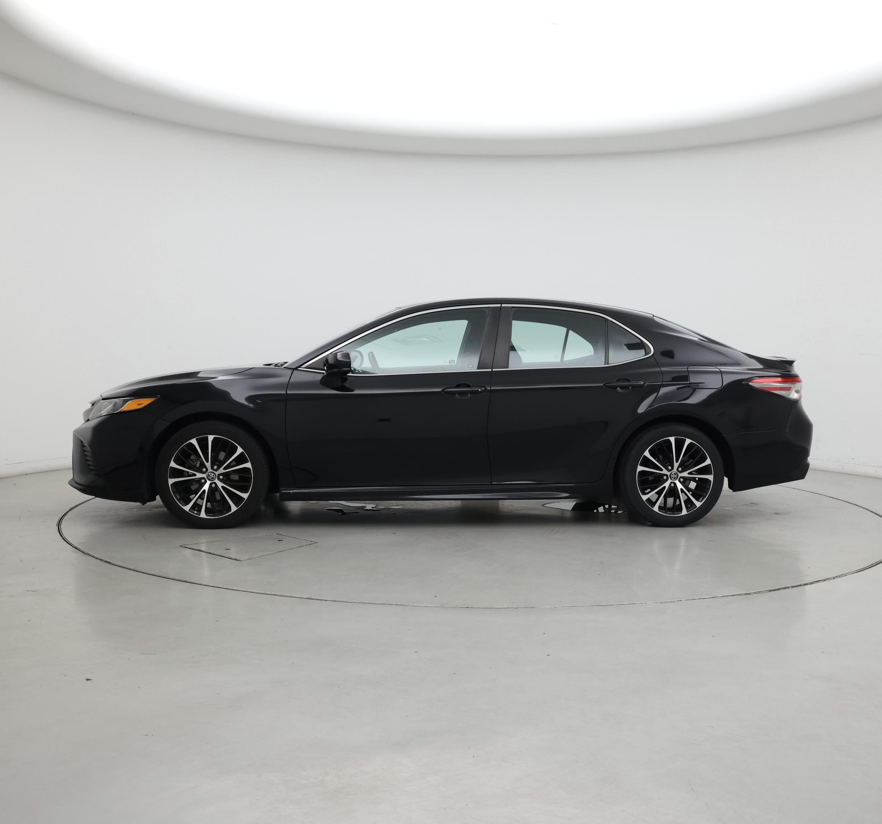 Thumbnail: 2018 Toyota Camry - 3