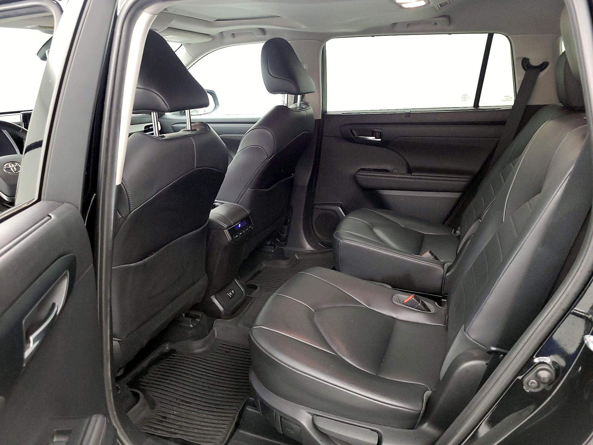 Thumbnail: 2020 Toyota Highlander - 18