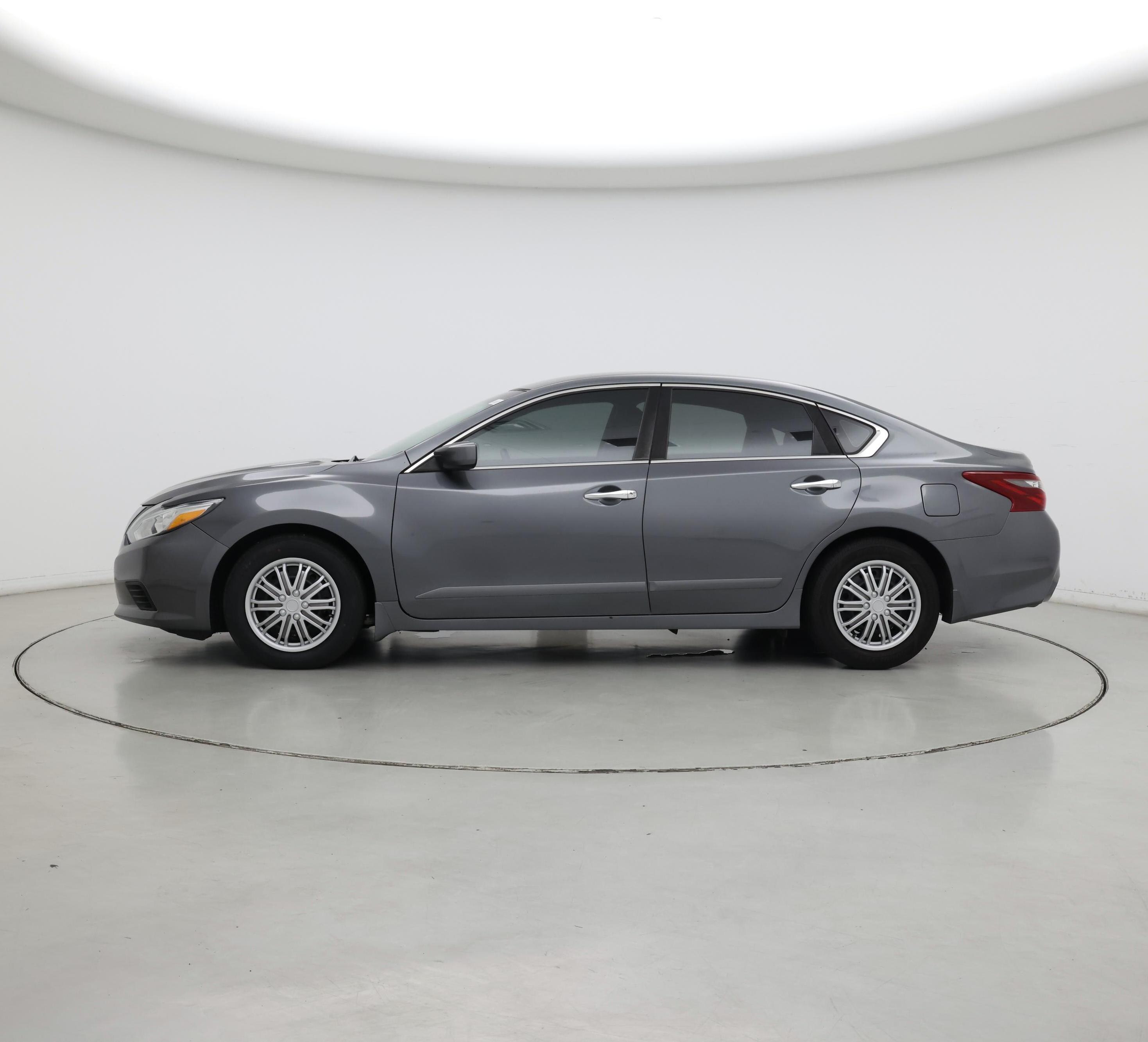 Thumbnail: 2018 Nissan Altima - 3