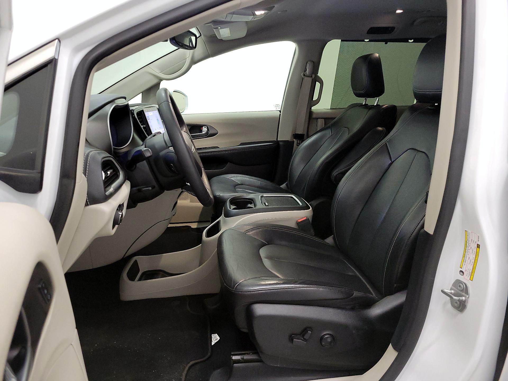 Thumbnail: 2022 Chrysler Pacifica - 11