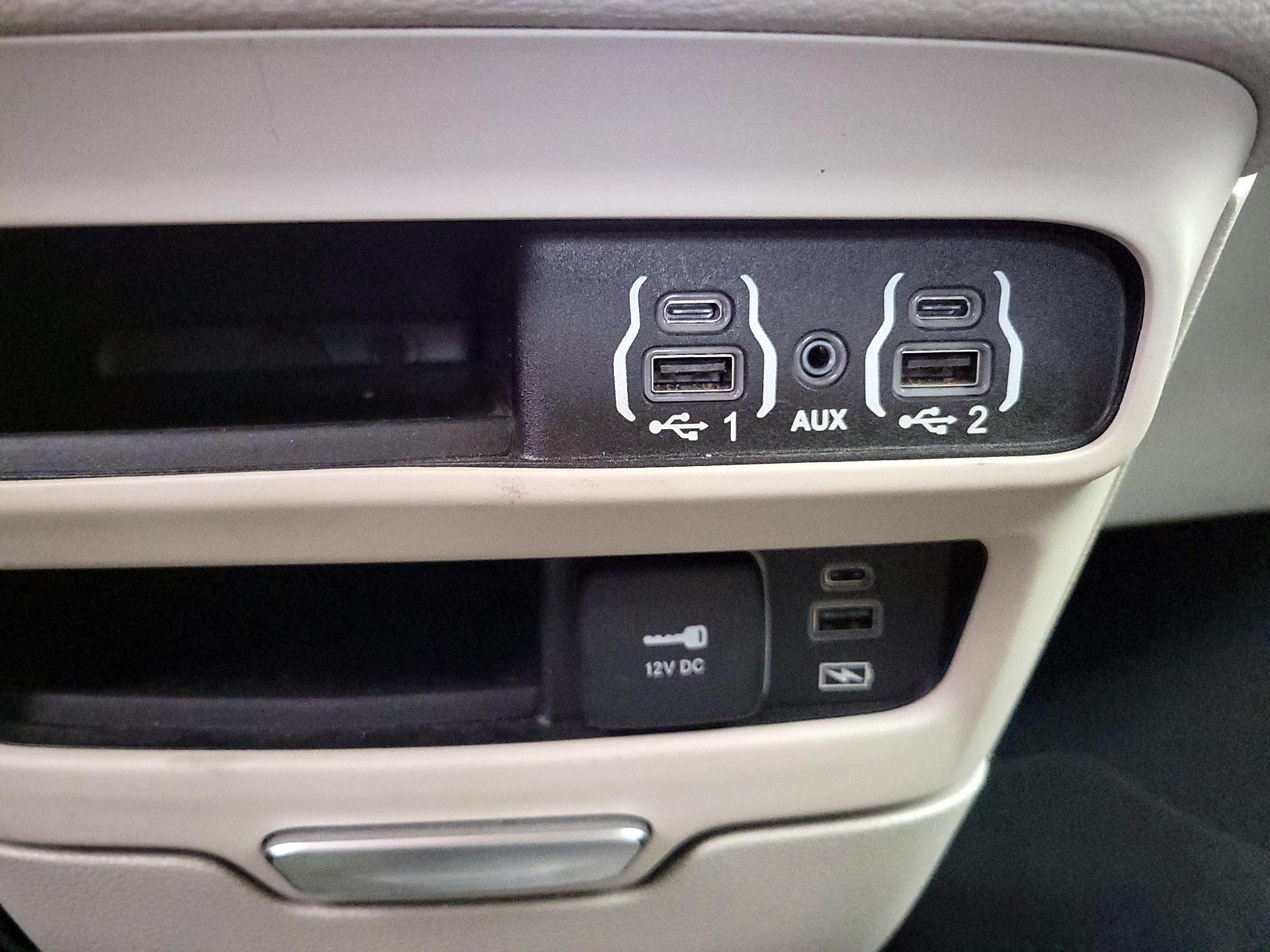 Thumbnail: 2022 Chrysler Pacifica - 18