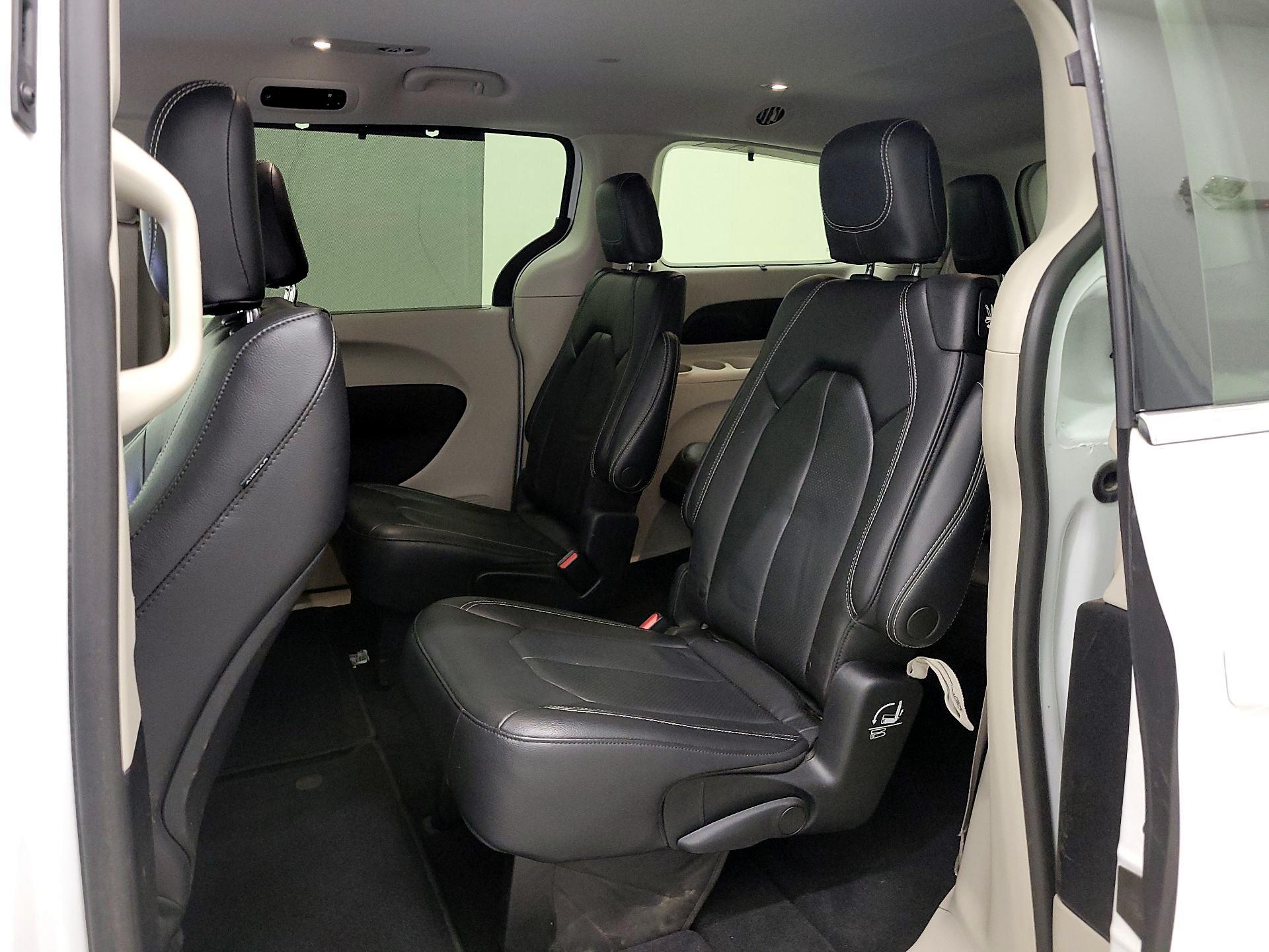 Thumbnail: 2022 Chrysler Pacifica - 19