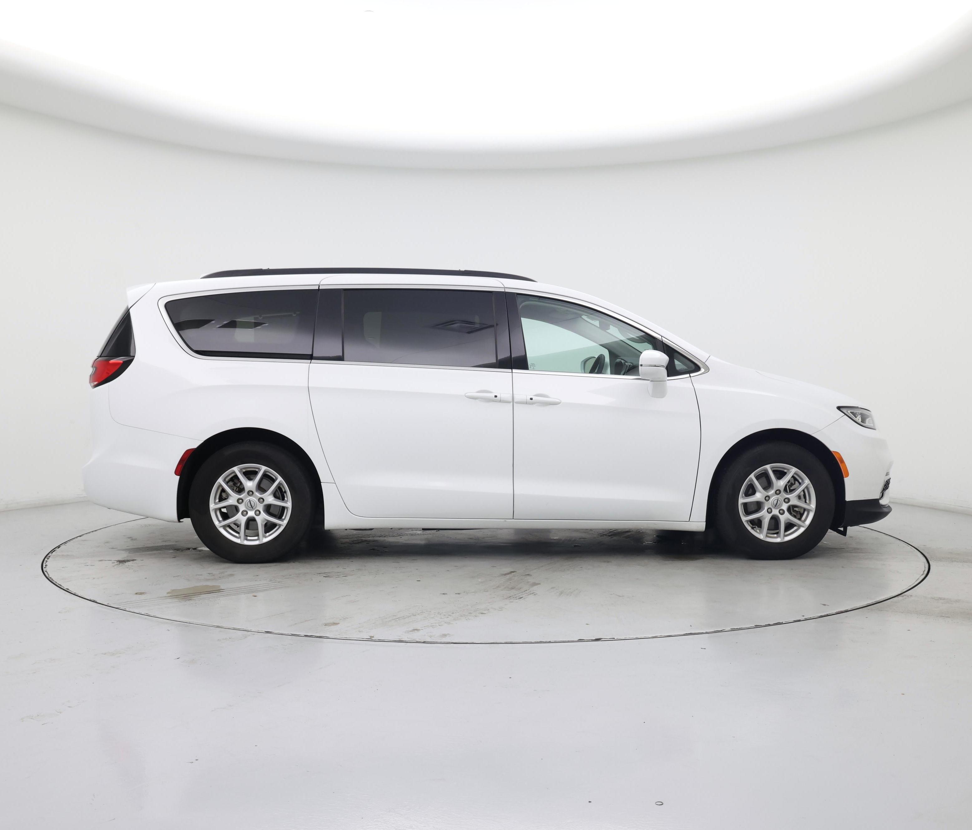 Thumbnail: 2022 Chrysler Pacifica - 7
