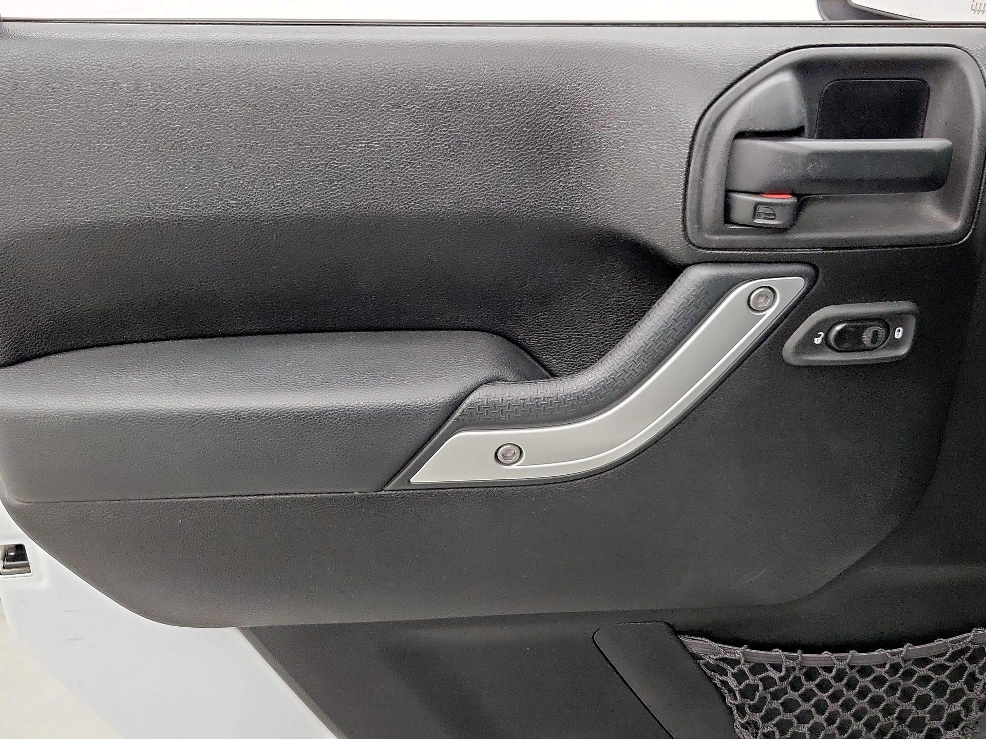 Thumbnail: 2014 Jeep Wrangler - 12