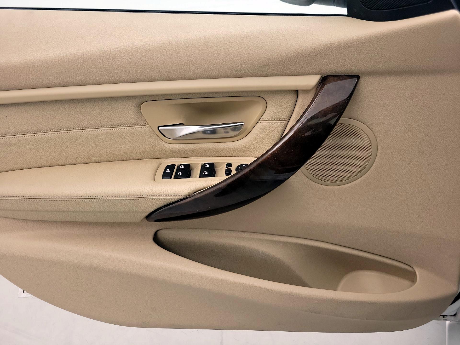 Thumbnail: 2015 BMW 3 Series - 12