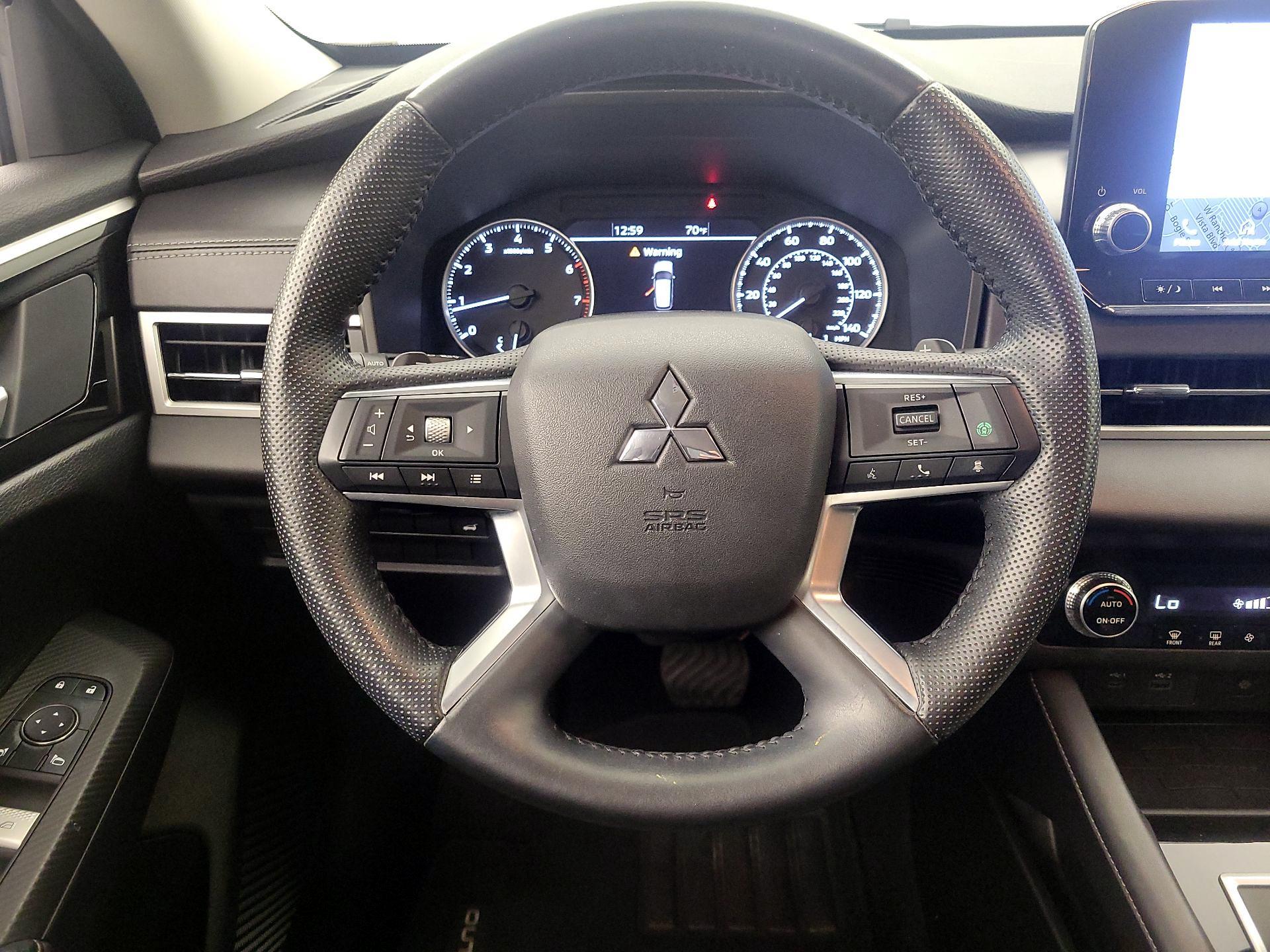 Thumbnail: 2022 Mitsubishi Outlander - 10