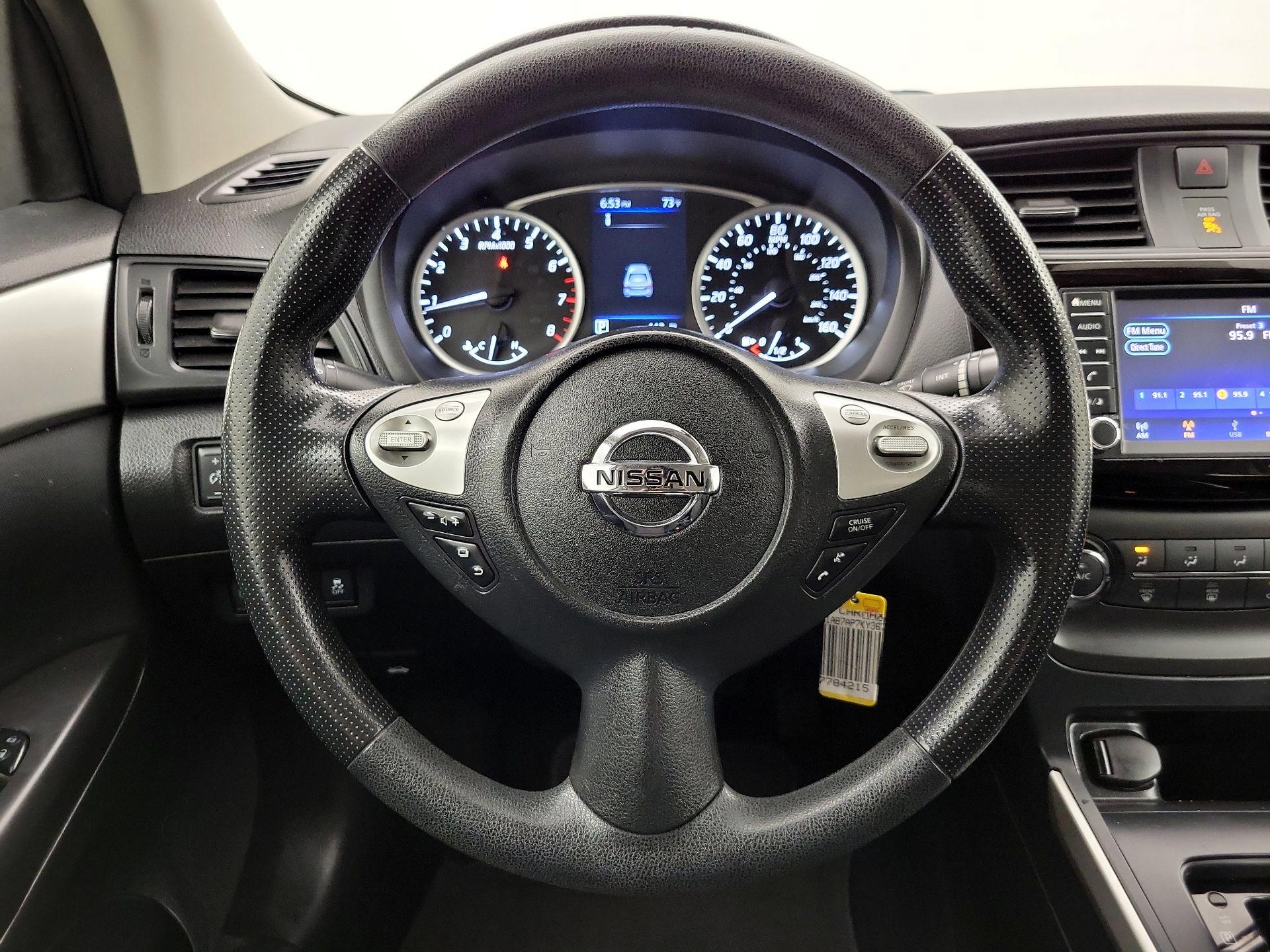 Thumbnail: 2019 Nissan Sentra - 10