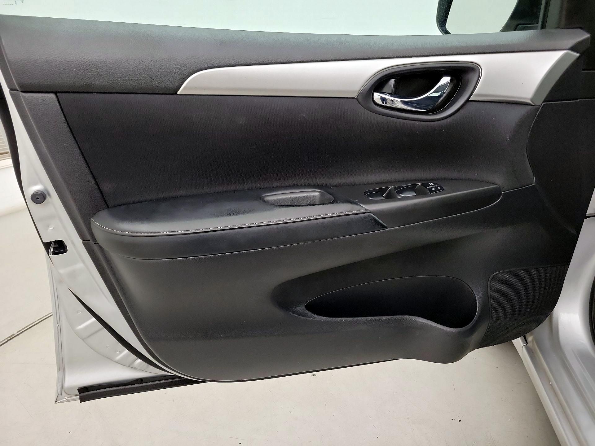 Thumbnail: 2019 Nissan Sentra - 12