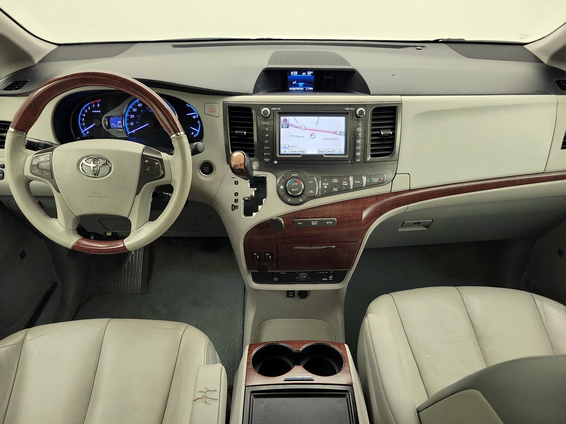 Thumbnail: 2014 Toyota Sienna - 9