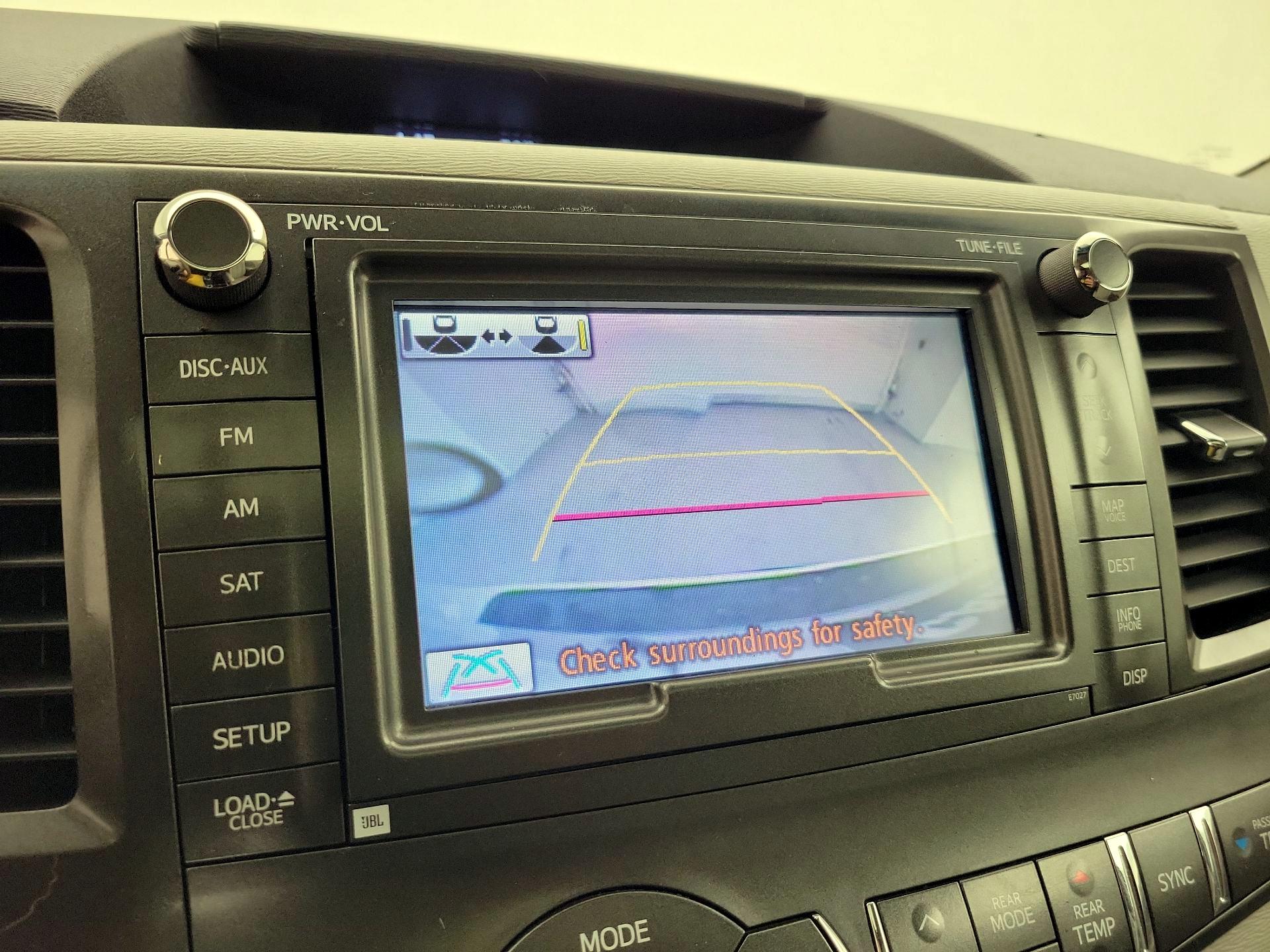 Thumbnail: 2014 Toyota Sienna - 15