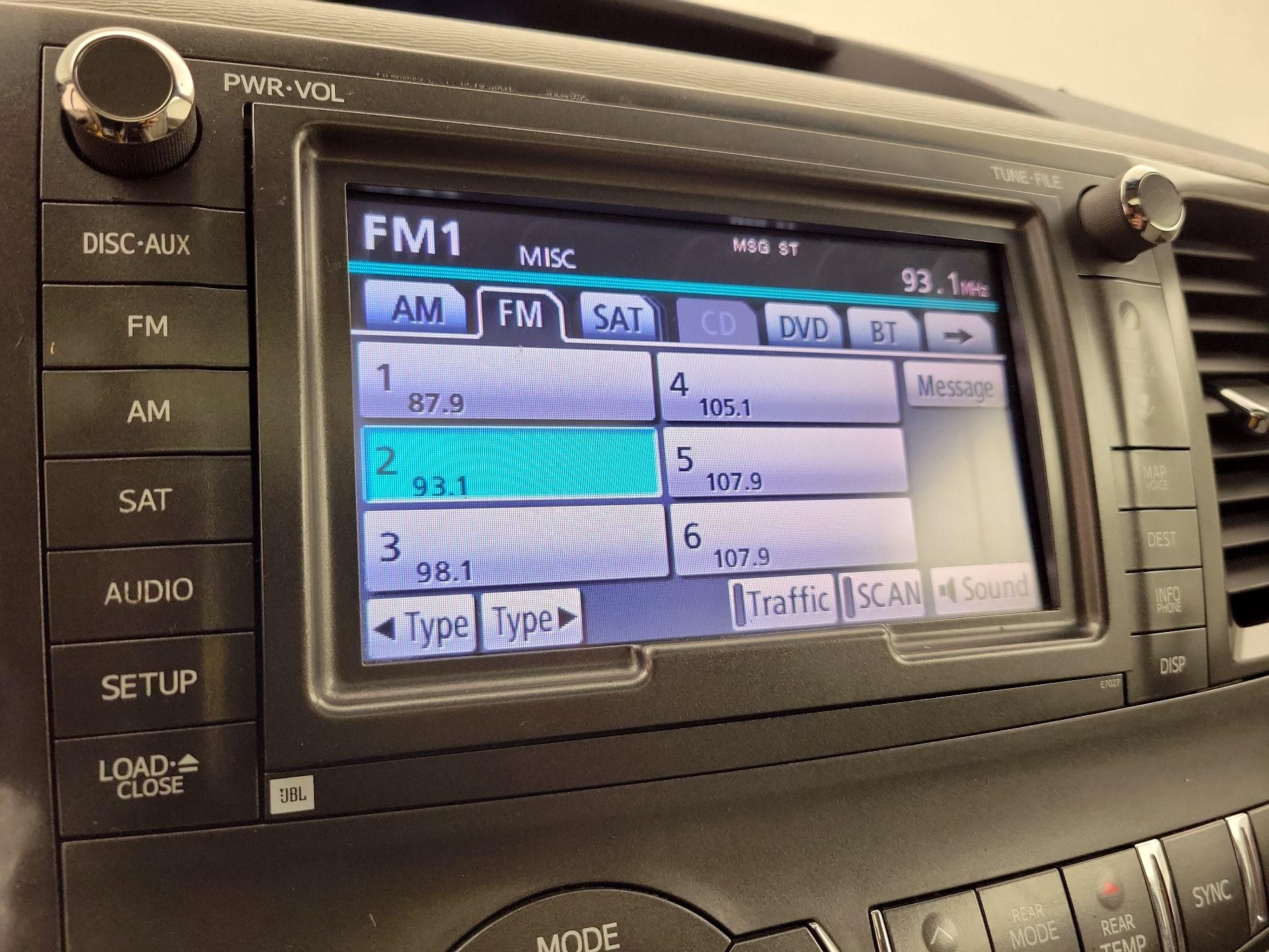 Thumbnail: 2014 Toyota Sienna - 16