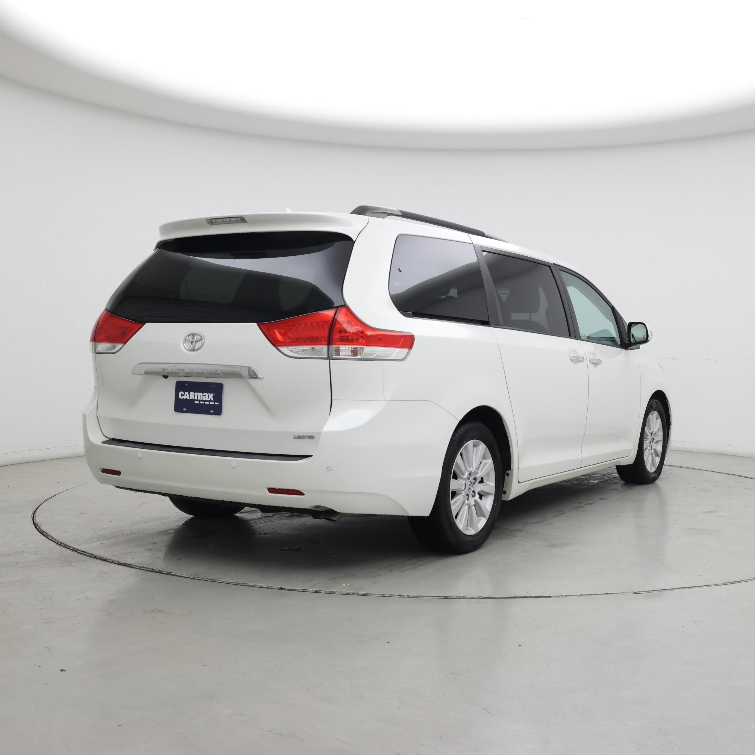 Thumbnail: 2014 Toyota Sienna - 8