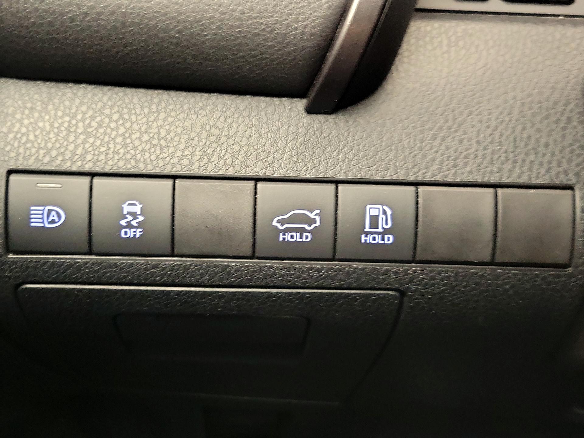 Thumbnail: 2020 Toyota Camry - 13