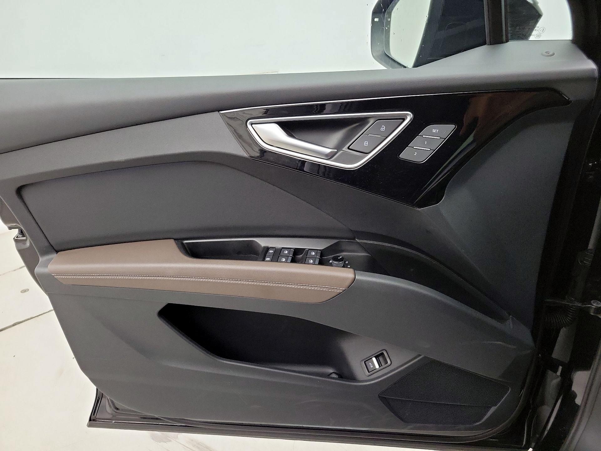 Thumbnail: 2022 Audi Q4 e-tron - 12