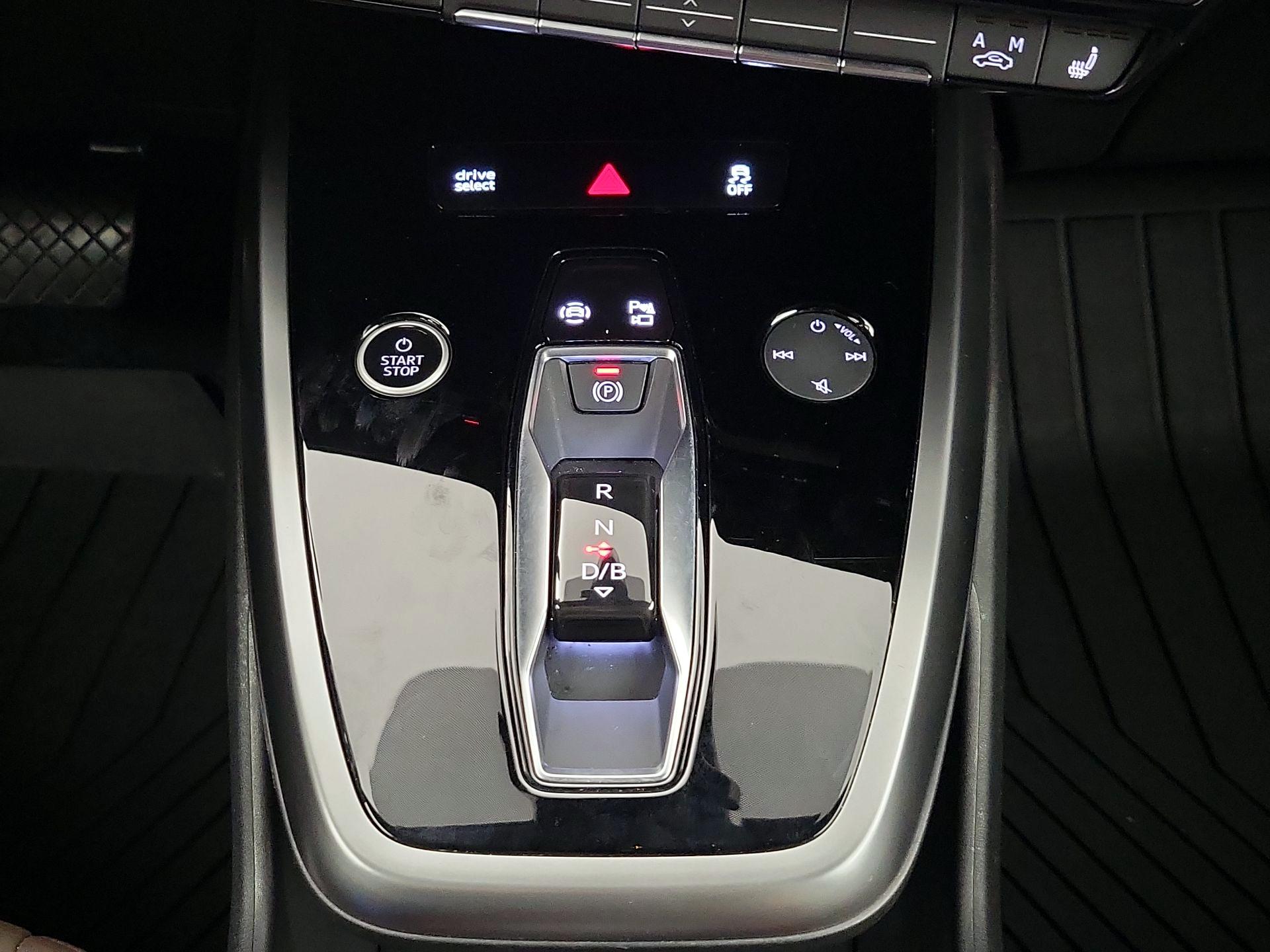 Thumbnail: 2022 Audi Q4 e-tron - 17
