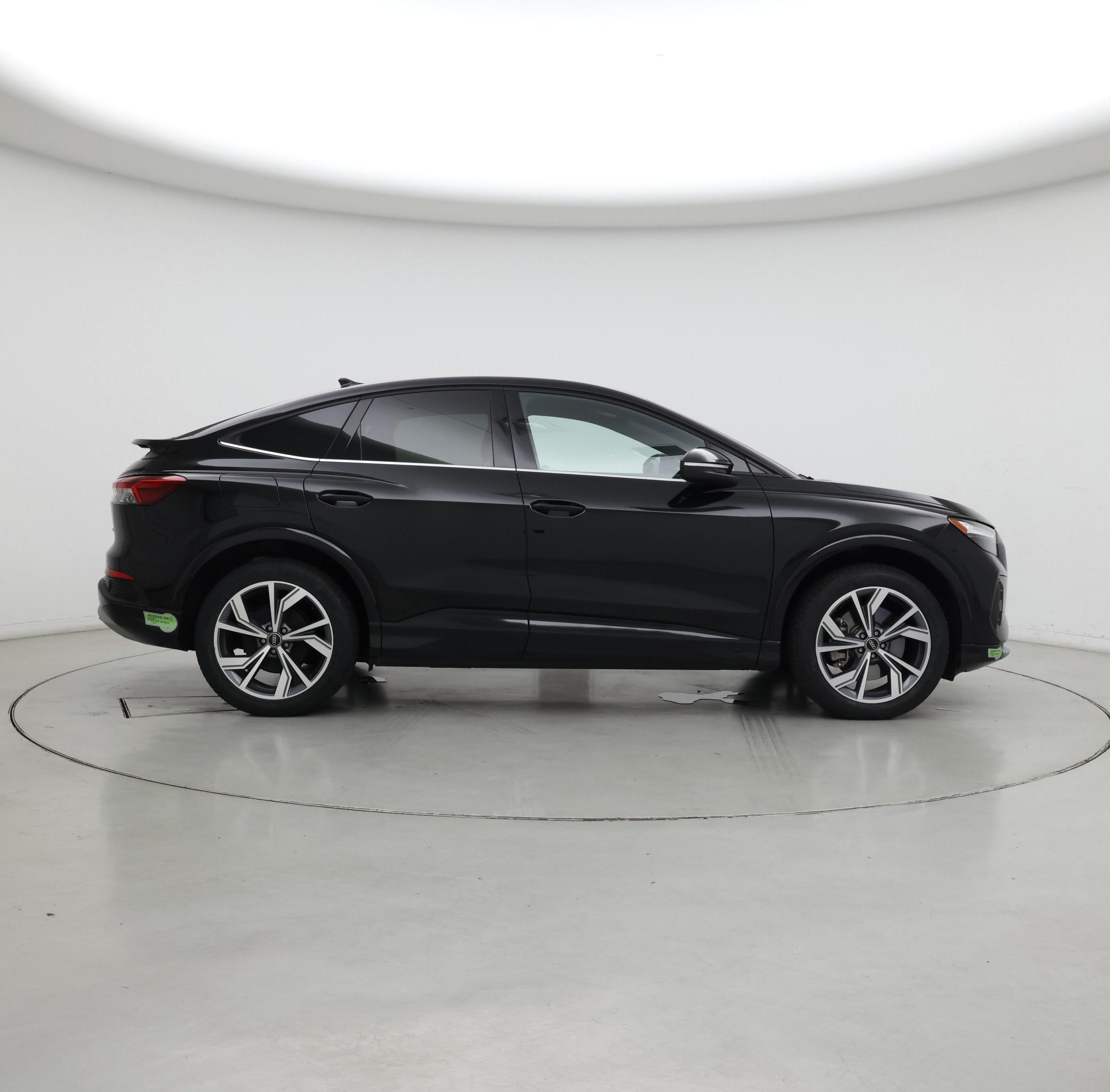 Thumbnail: 2022 Audi Q4 e-tron - 7