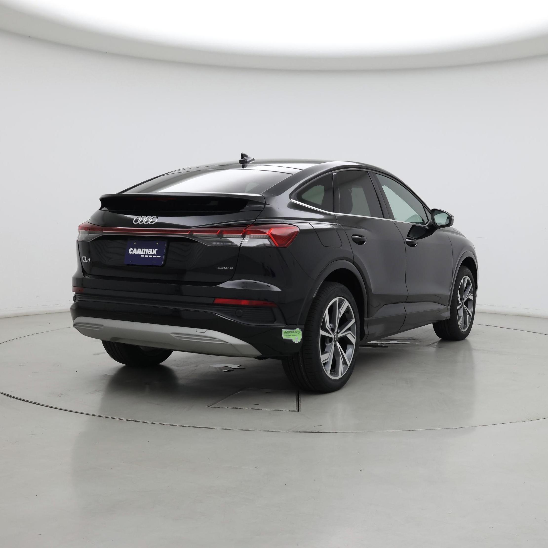 Thumbnail: 2022 Audi Q4 e-tron - 8