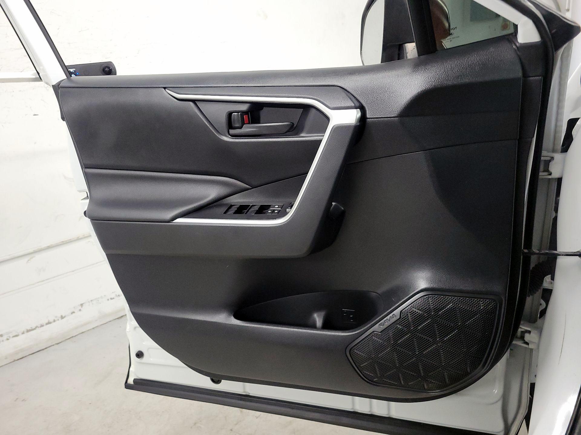 Thumbnail: 2019 Toyota RAV4 - 12