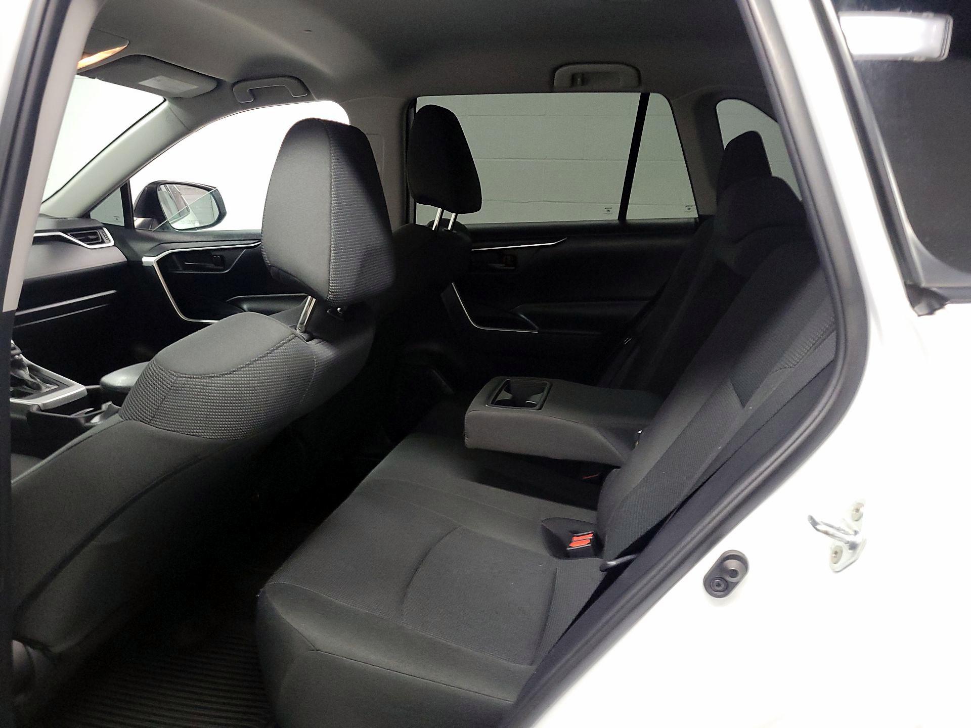 Thumbnail: 2019 Toyota RAV4 - 17
