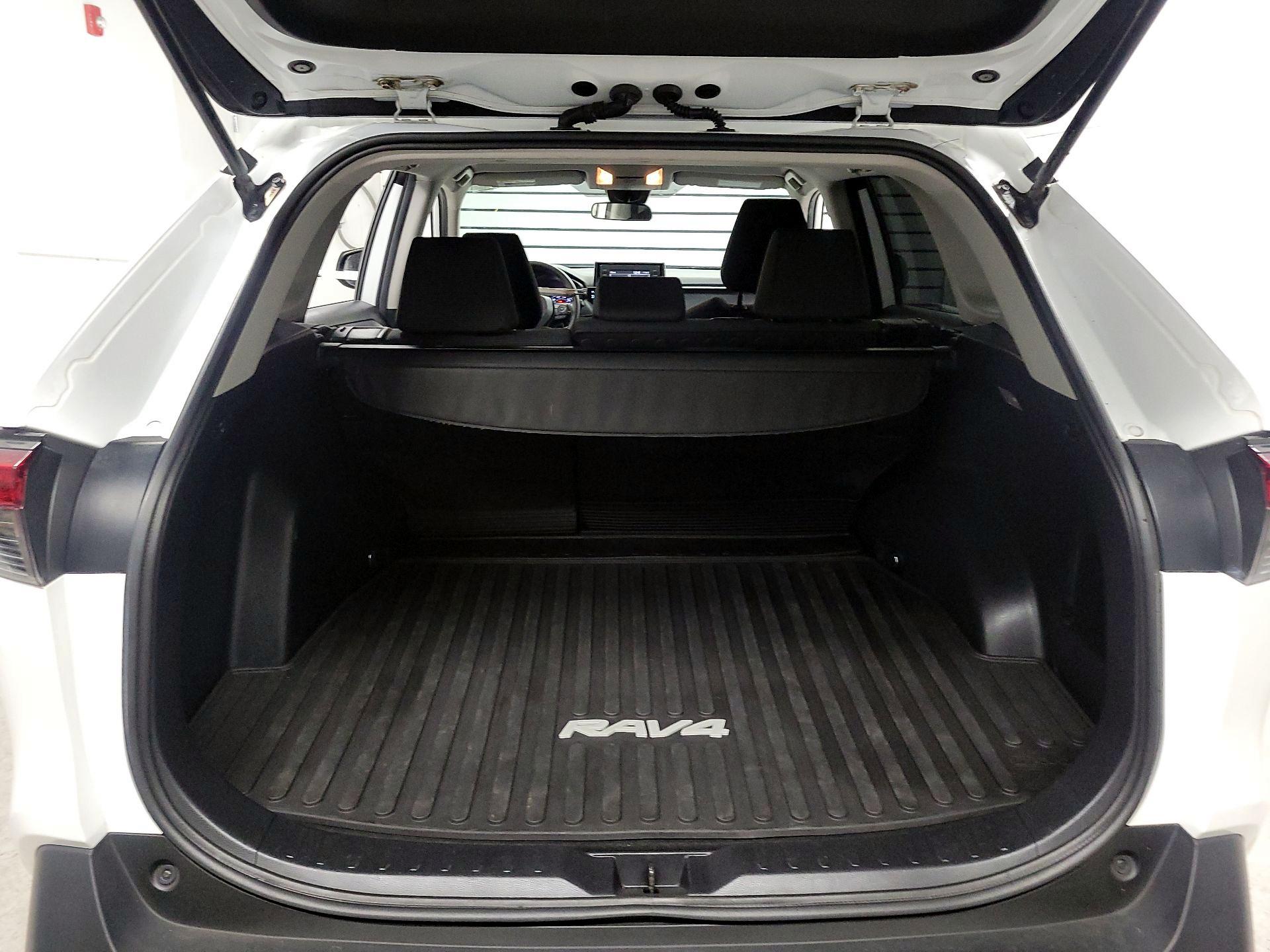 Thumbnail: 2019 Toyota RAV4 - 18