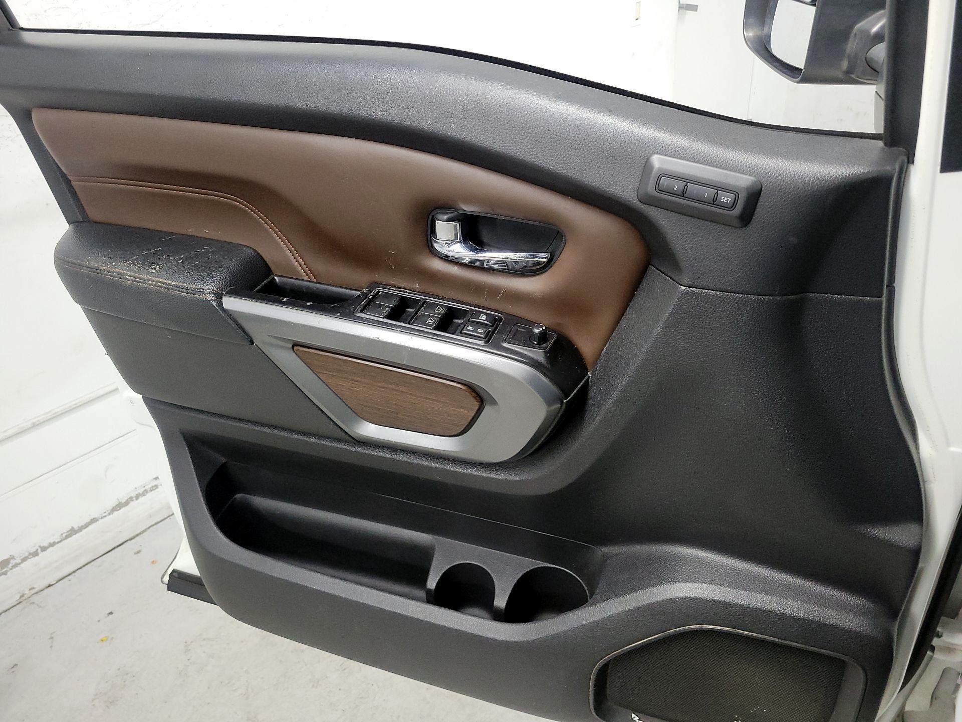 Thumbnail: 2016 Nissan Titan - 12