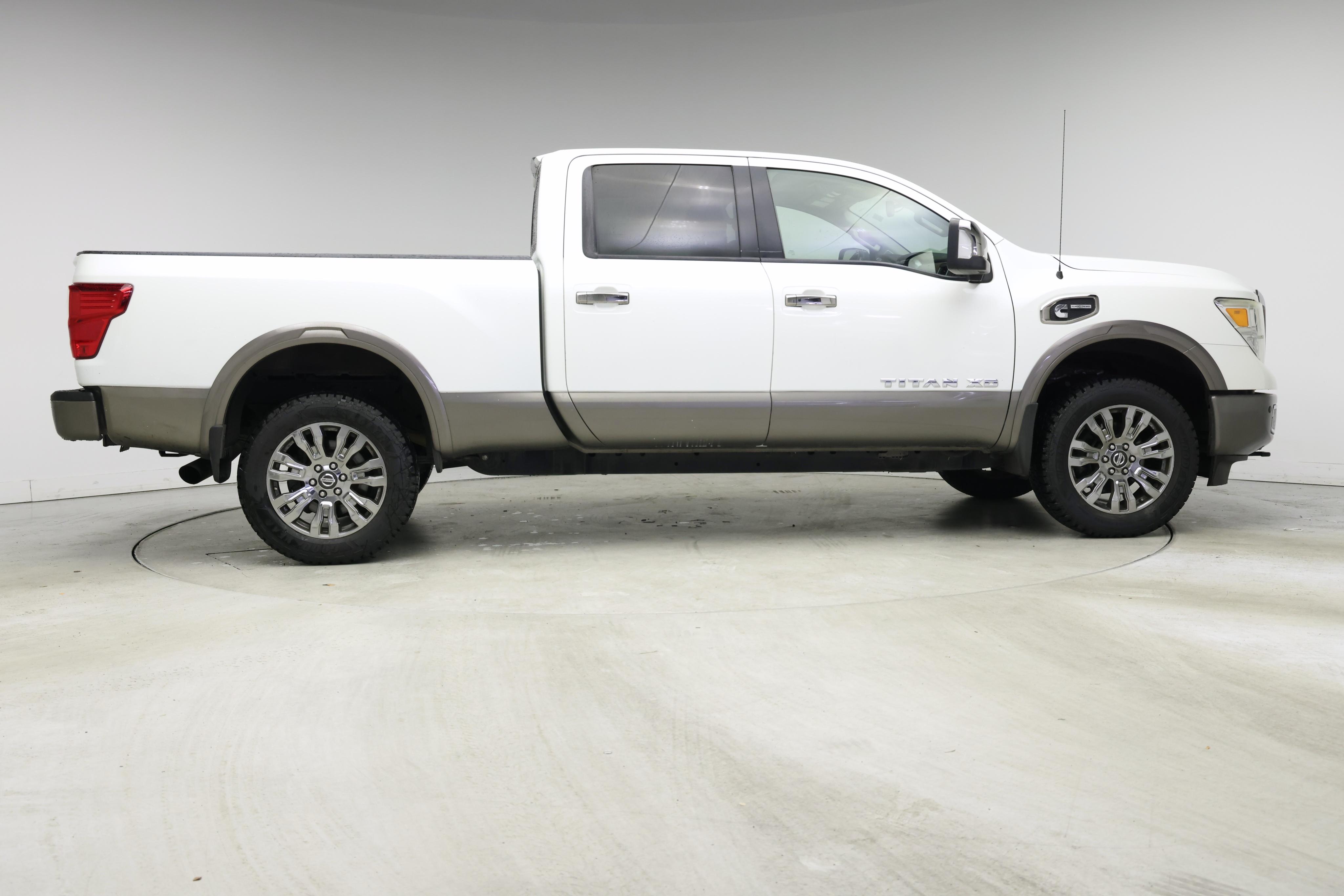 Thumbnail: 2016 Nissan Titan - 7