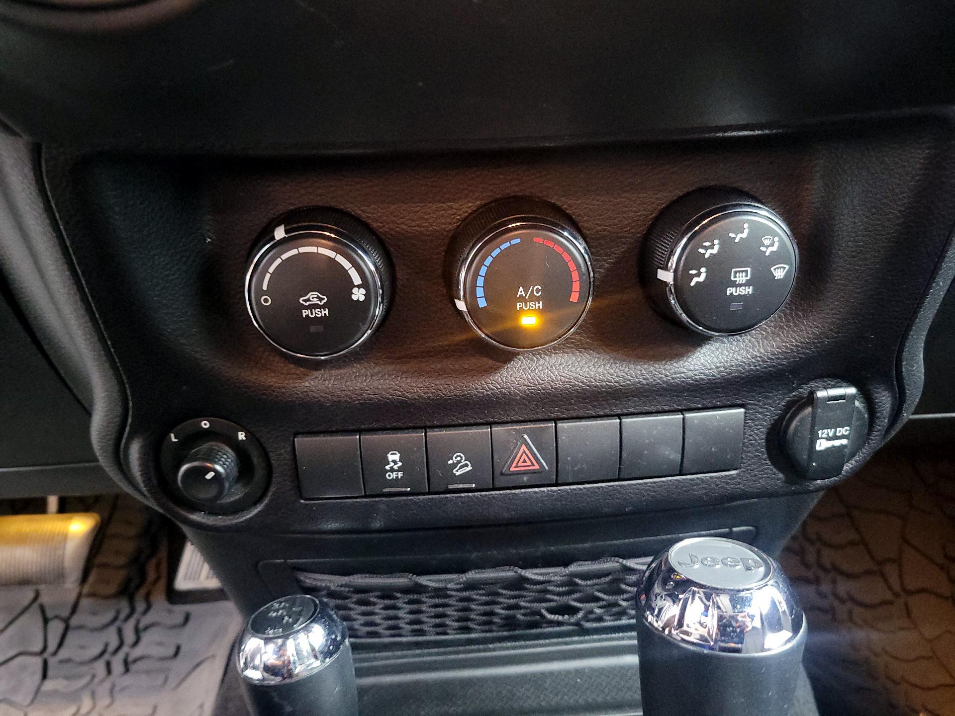 Thumbnail: 2018 Jeep Wrangler - 14