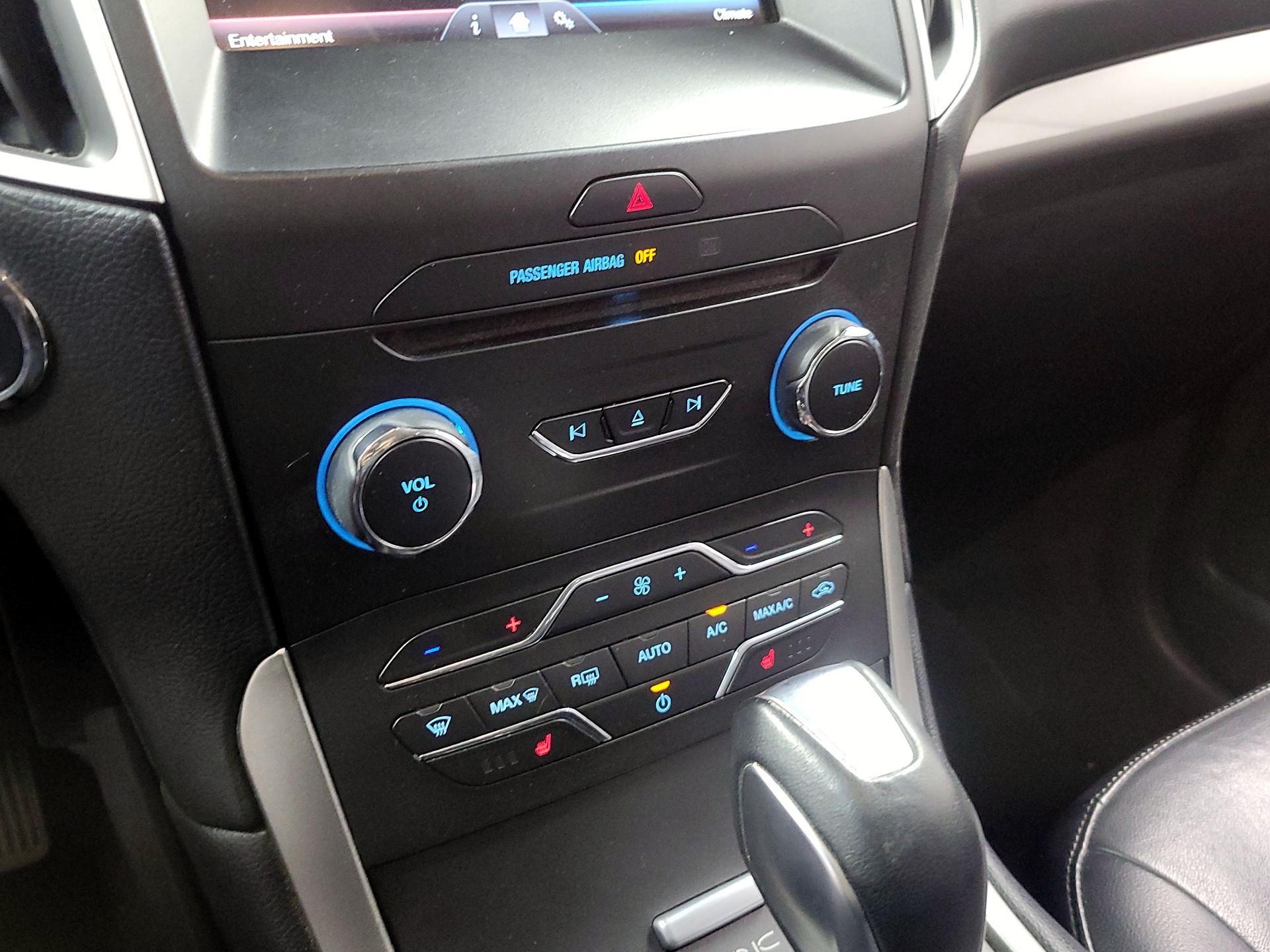 Thumbnail: 2015 Ford Edge - 16