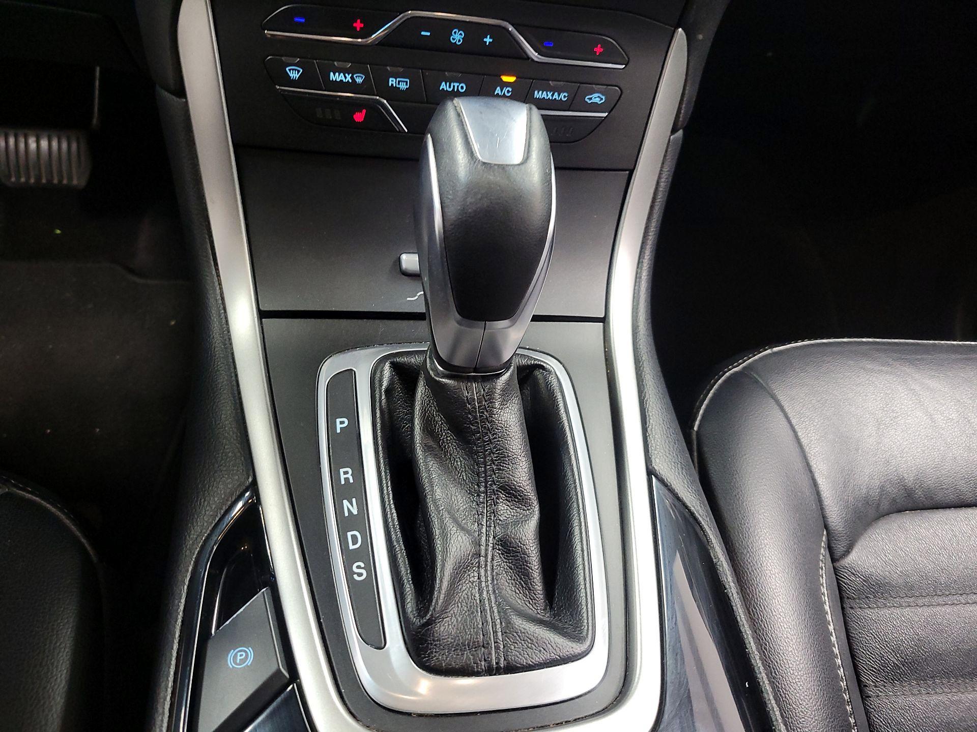 Thumbnail: 2015 Ford Edge - 17