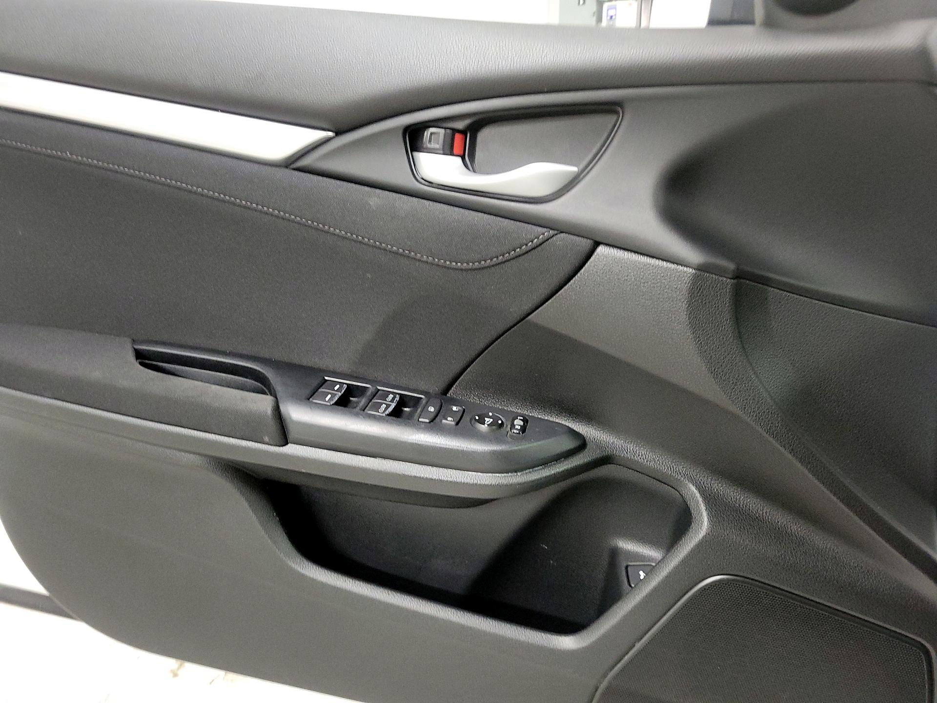Thumbnail: 2016 Honda Civic - 12