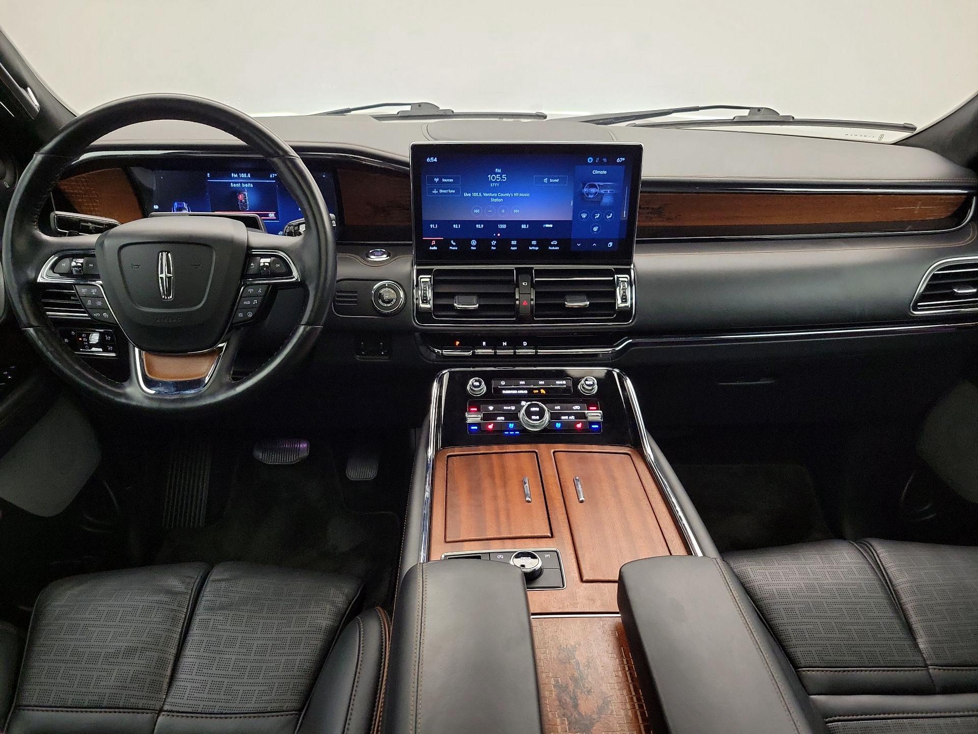 Thumbnail: 2023 Lincoln Navigator L - 9