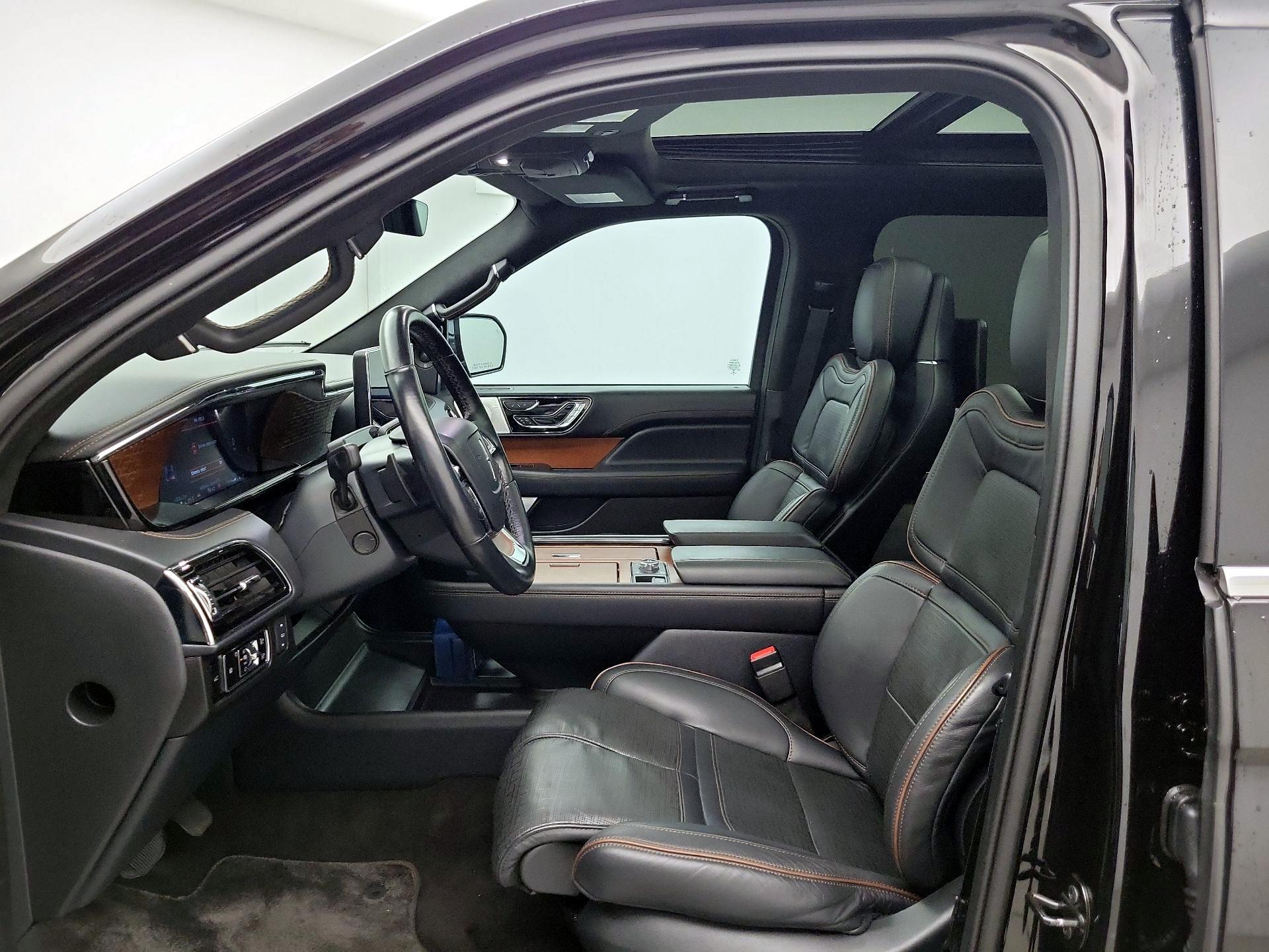 Thumbnail: 2023 Lincoln Navigator L - 11