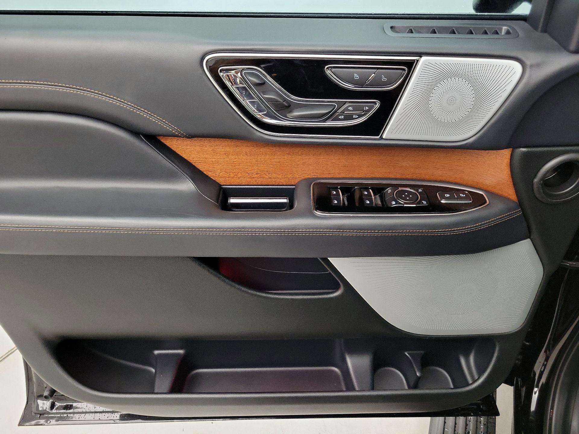 Thumbnail: 2023 Lincoln Navigator L - 12