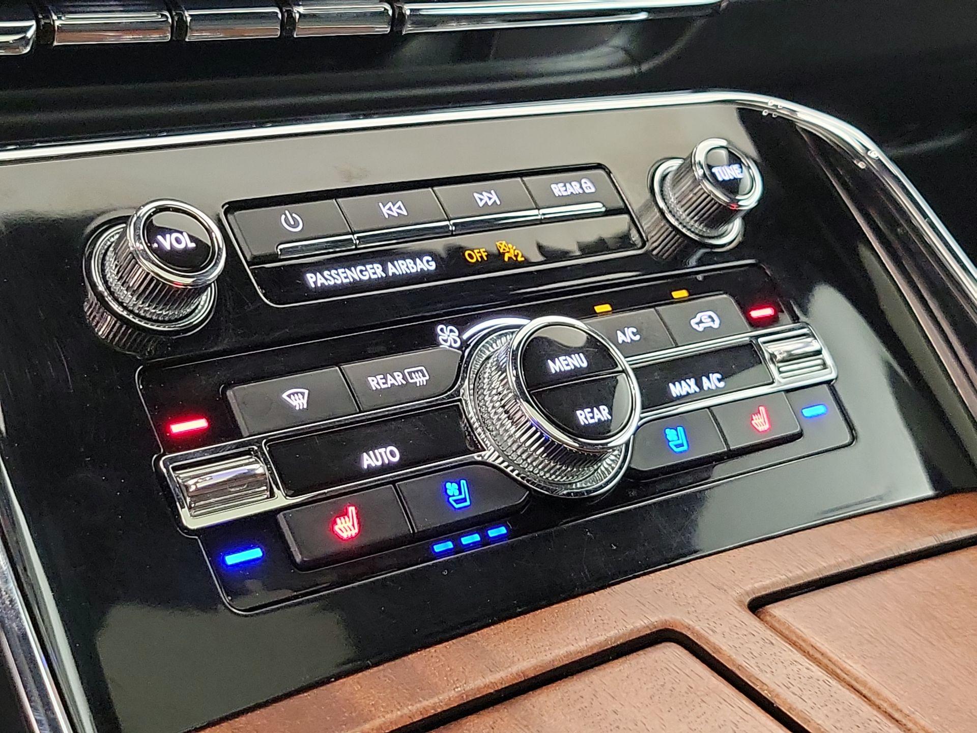 Thumbnail: 2023 Lincoln Navigator L - 17
