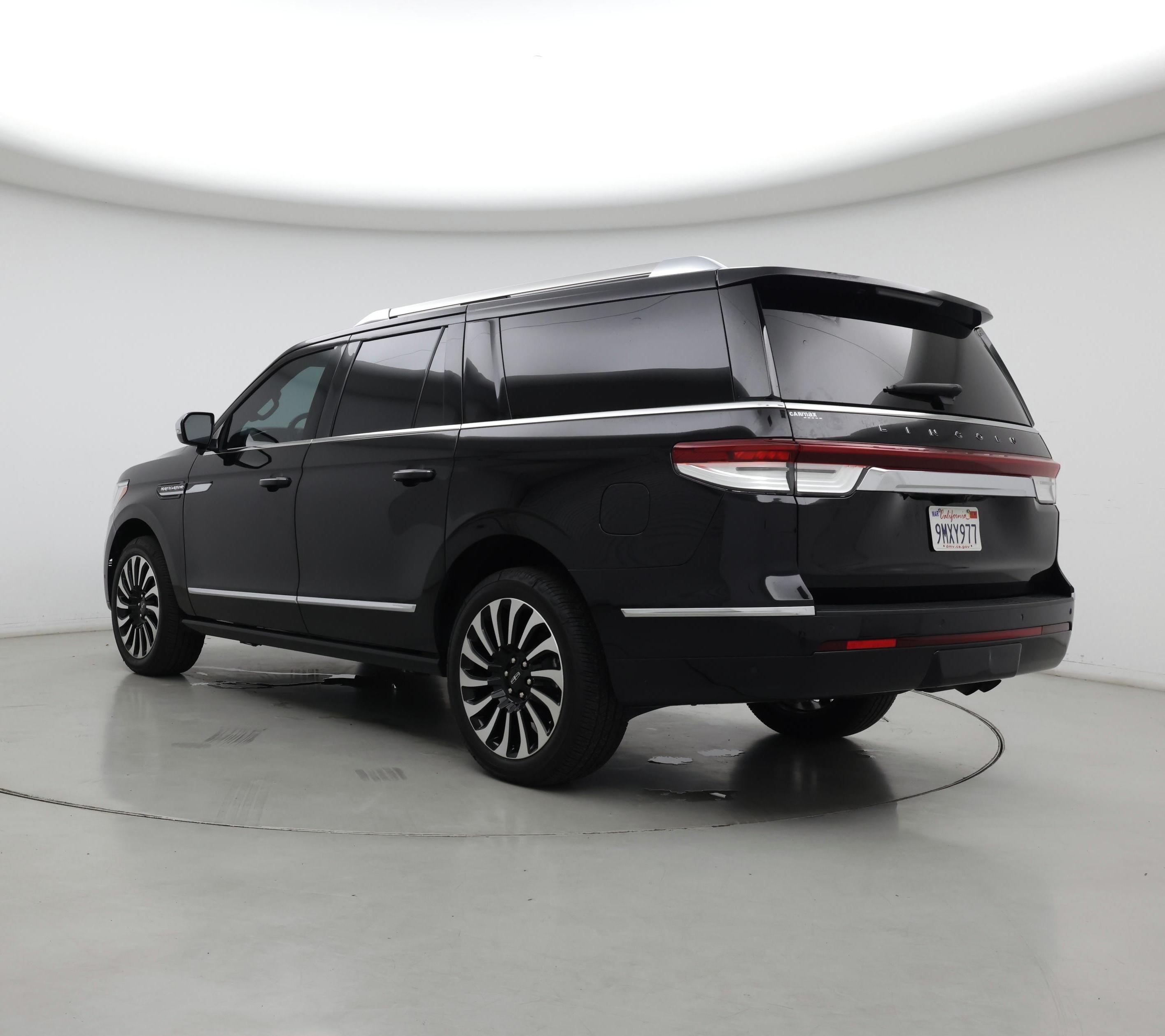 Thumbnail: 2023 Lincoln Navigator L - 2