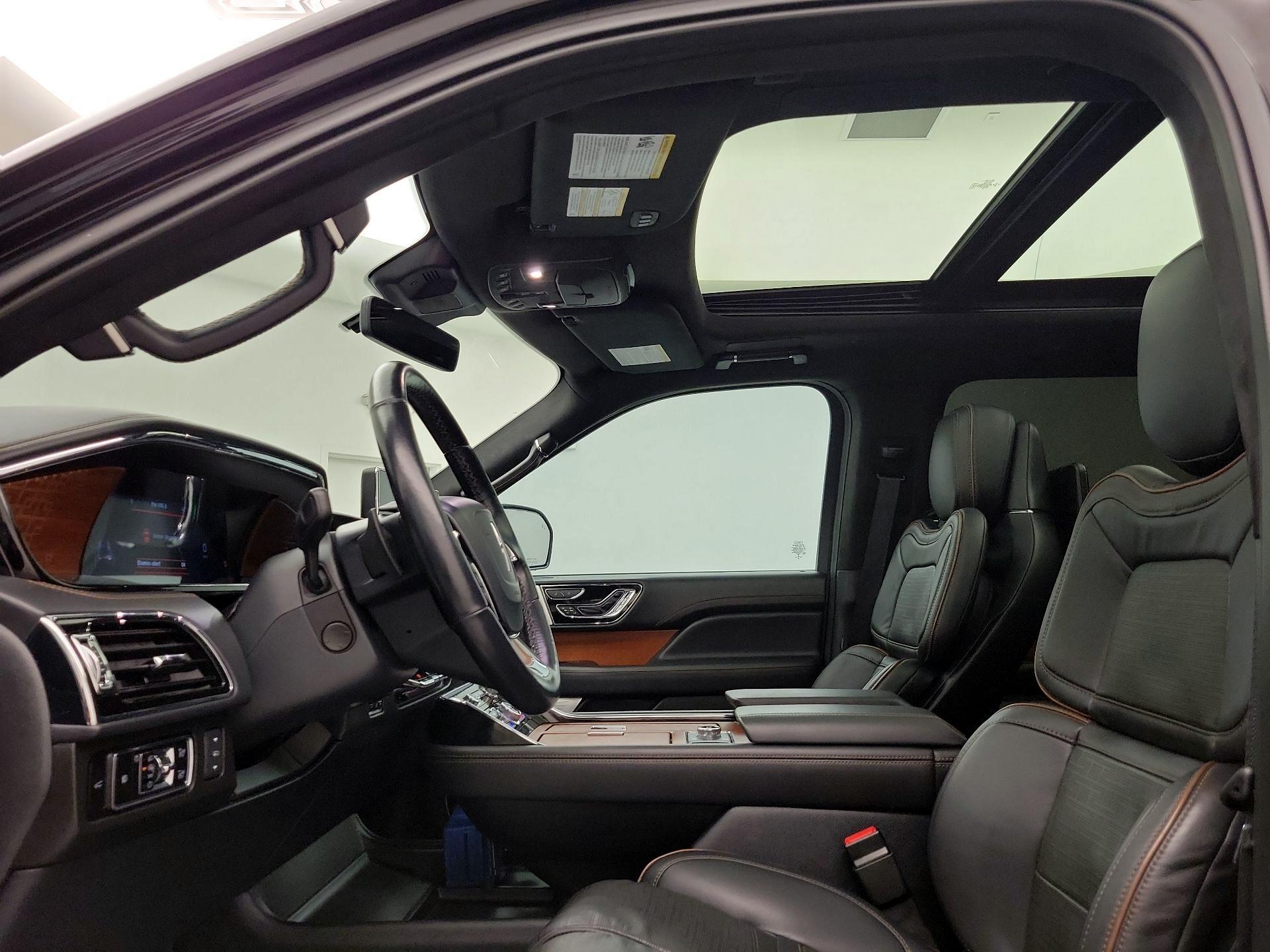Thumbnail: 2023 Lincoln Navigator L - 20