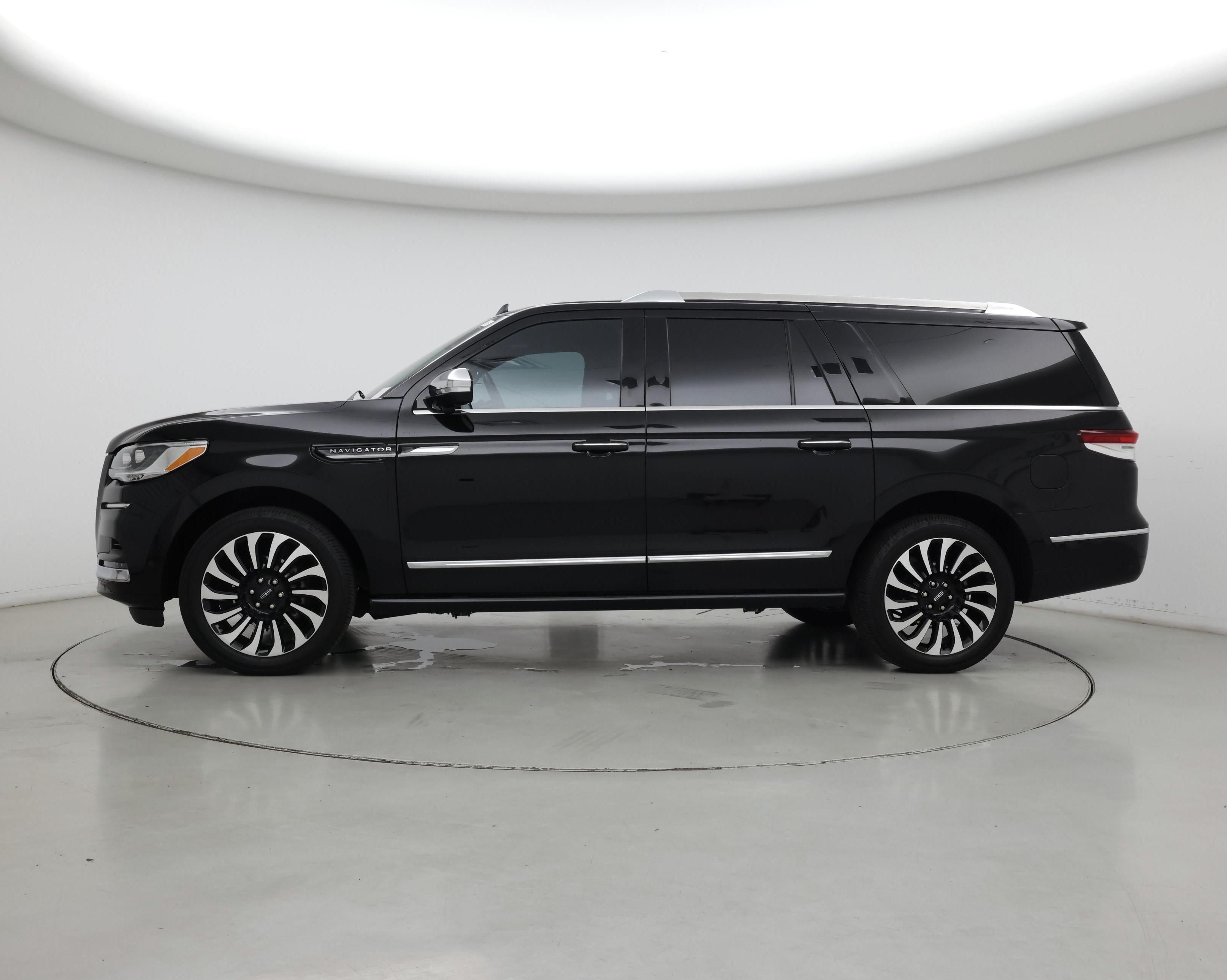 Thumbnail: 2023 Lincoln Navigator L - 3