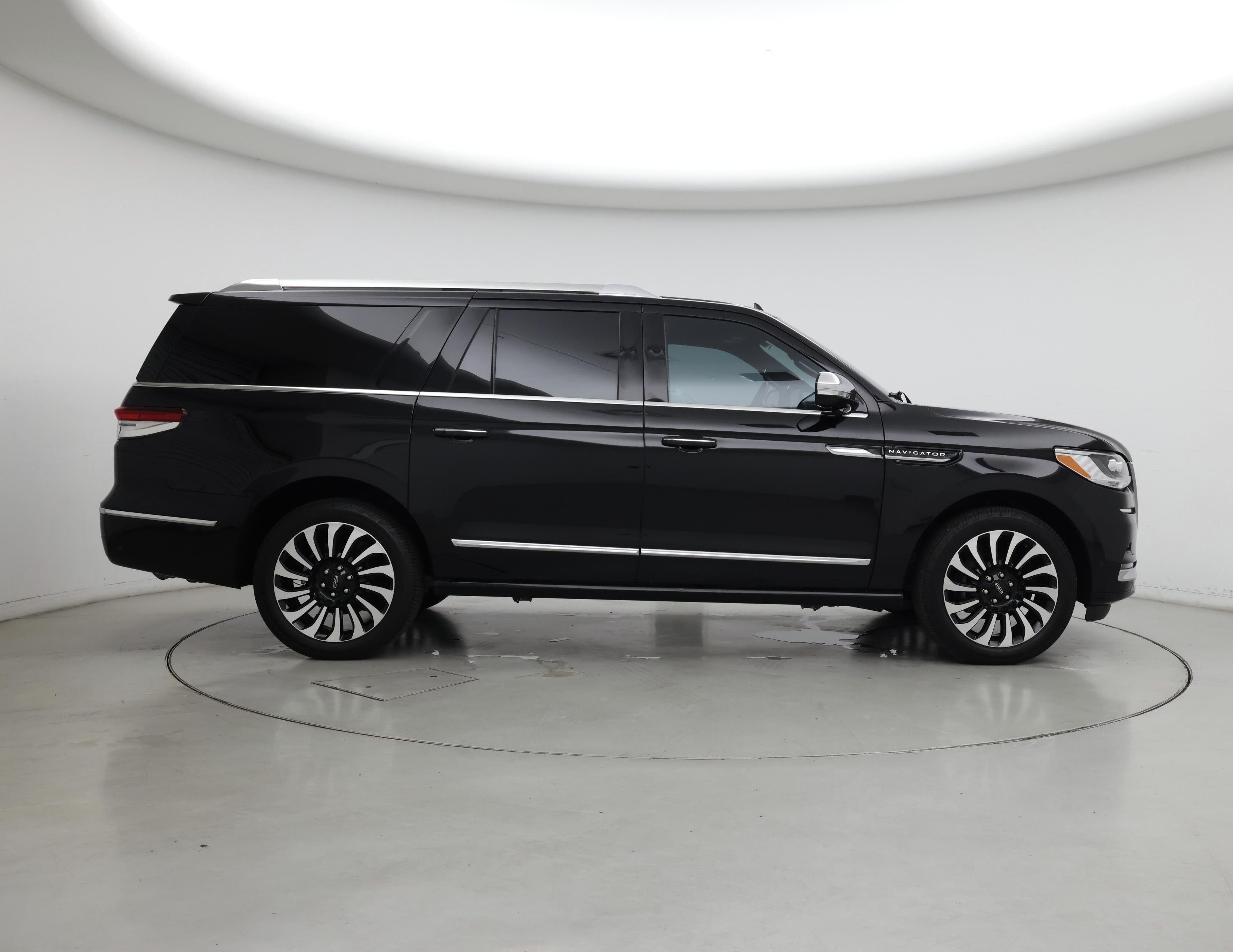 Thumbnail: 2023 Lincoln Navigator L - 7