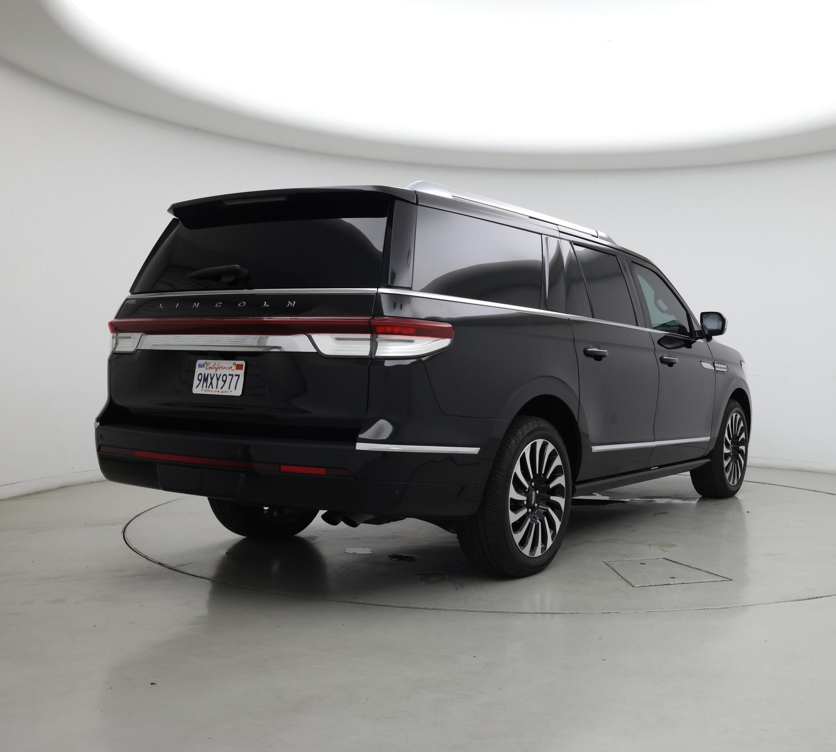 Thumbnail: 2023 Lincoln Navigator L - 8