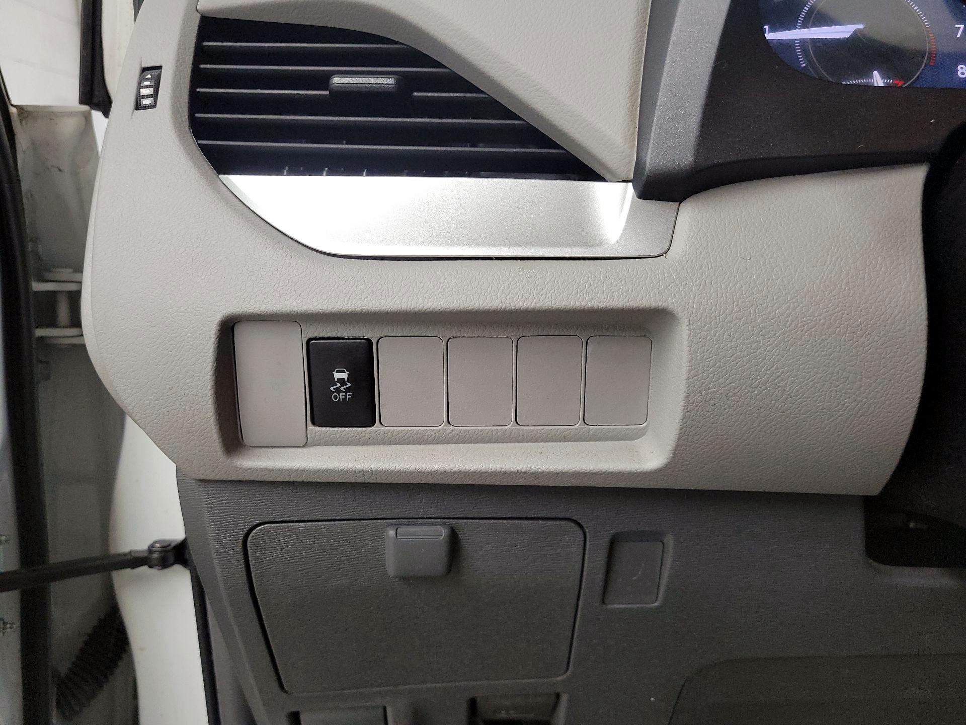 Thumbnail: 2019 Toyota Sienna - 13