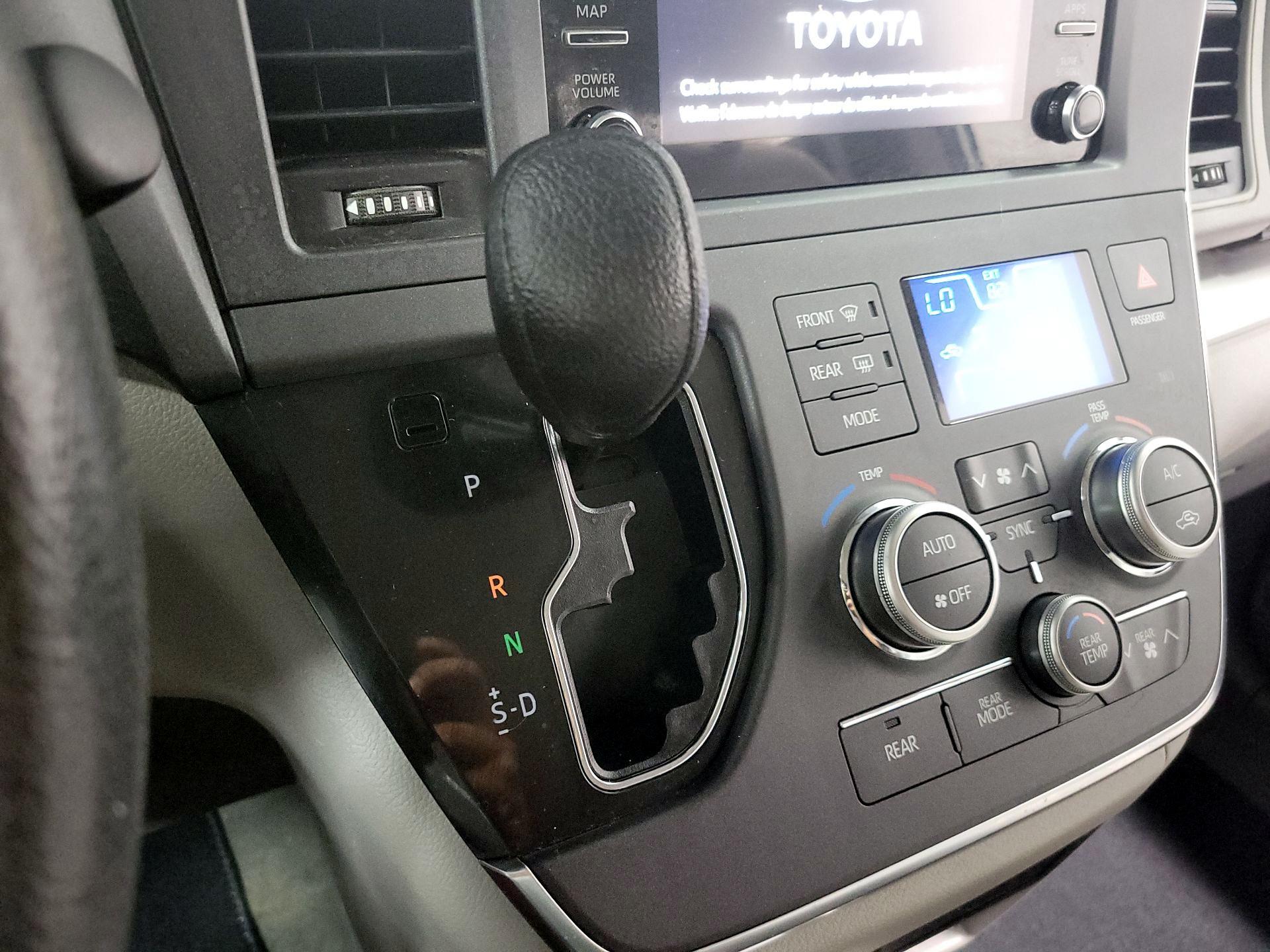 Thumbnail: 2019 Toyota Sienna - 17