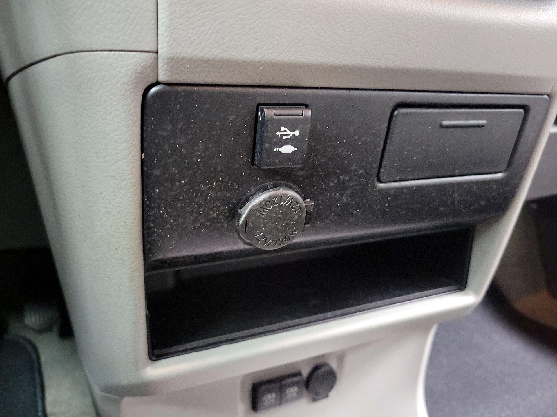 Thumbnail: 2019 Toyota Sienna - 18