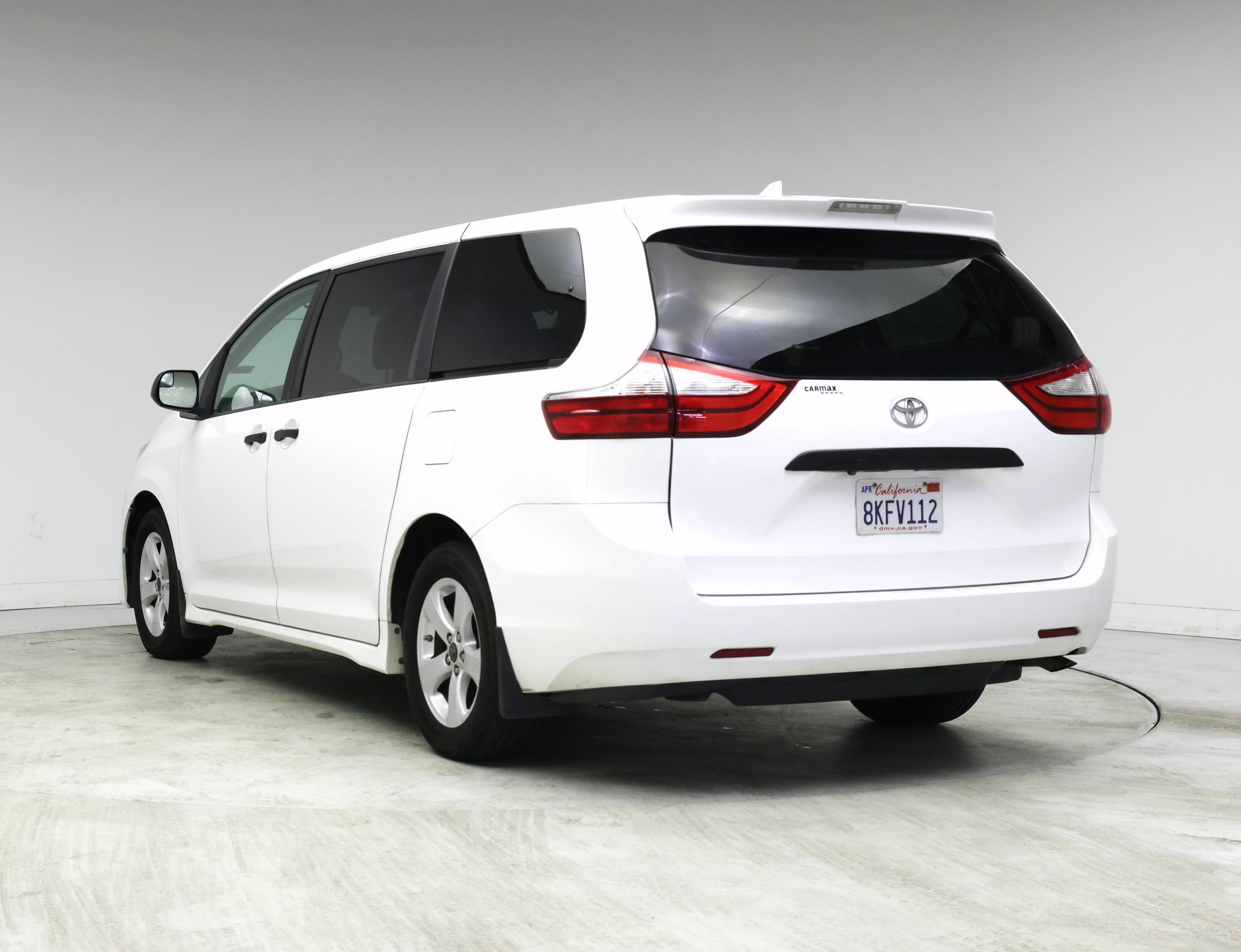 Thumbnail: 2019 Toyota Sienna - 2