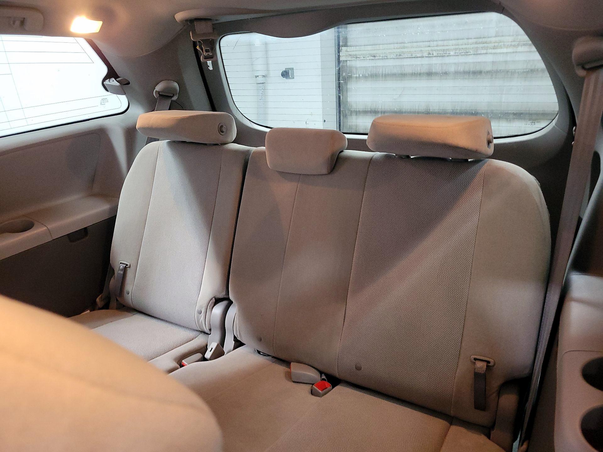 Thumbnail: 2019 Toyota Sienna - 20