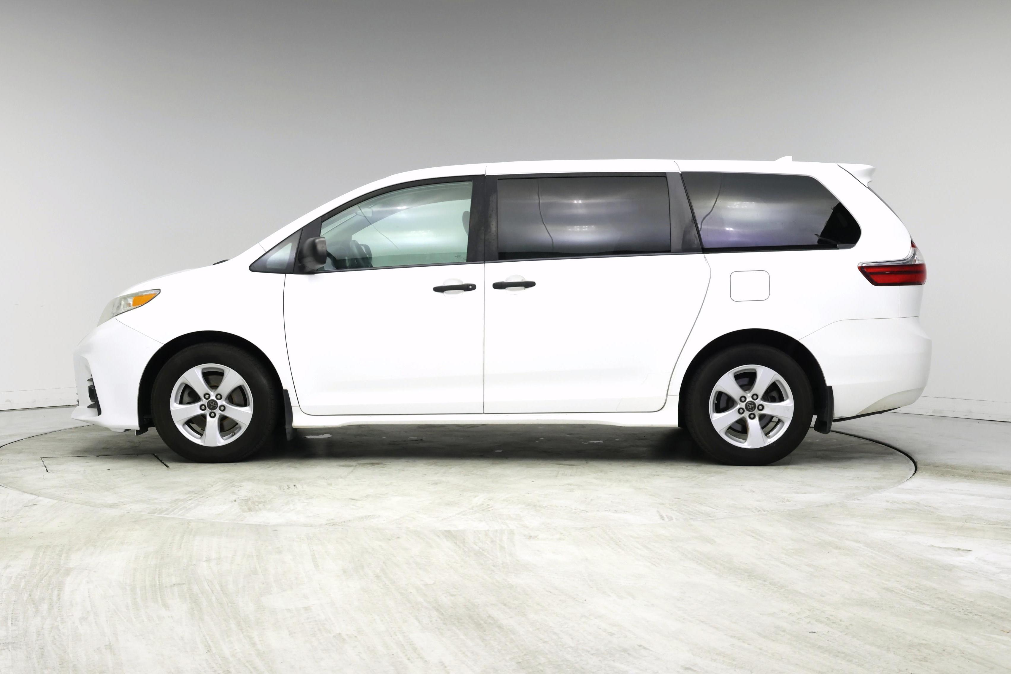Thumbnail: 2019 Toyota Sienna - 3