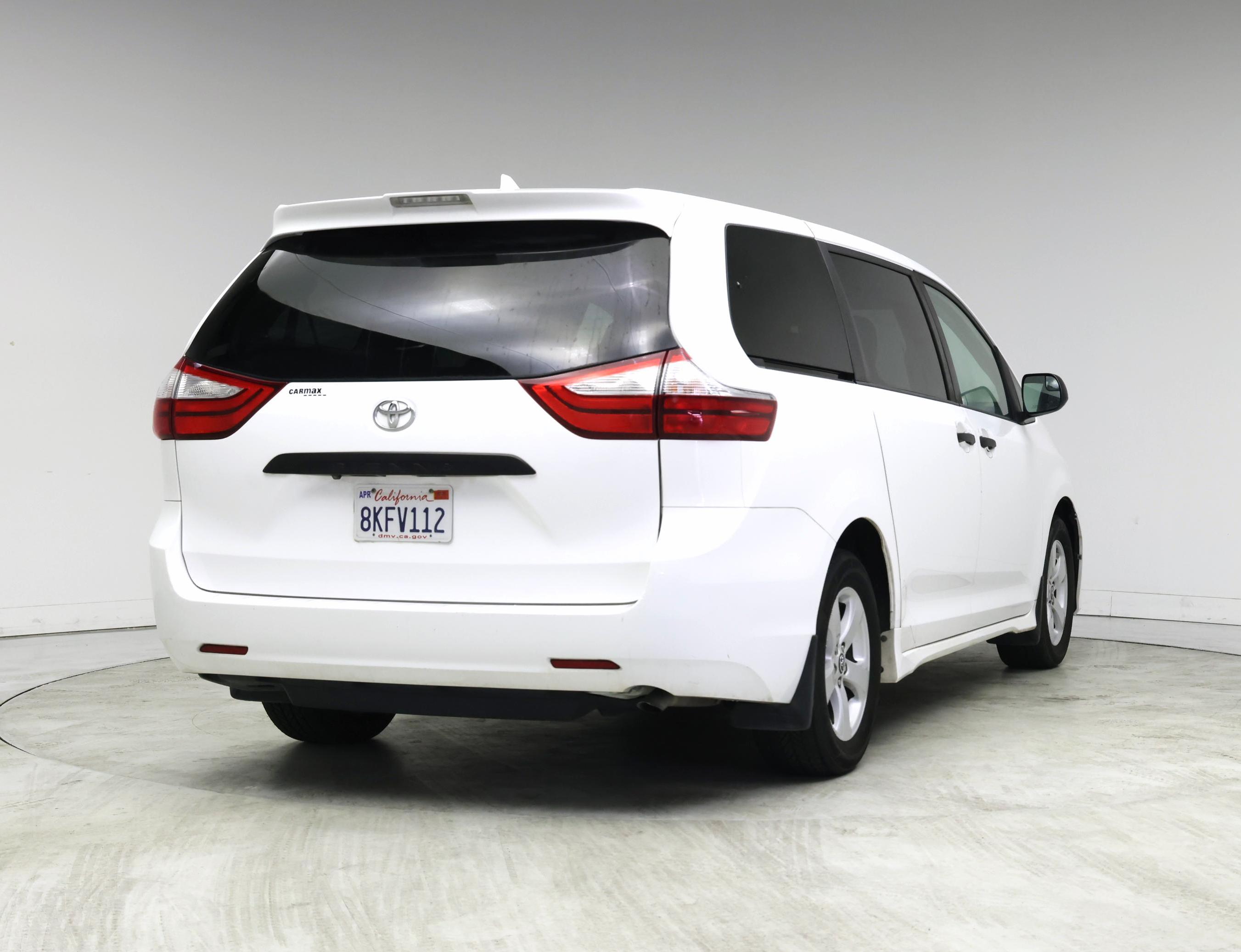 Thumbnail: 2019 Toyota Sienna - 8